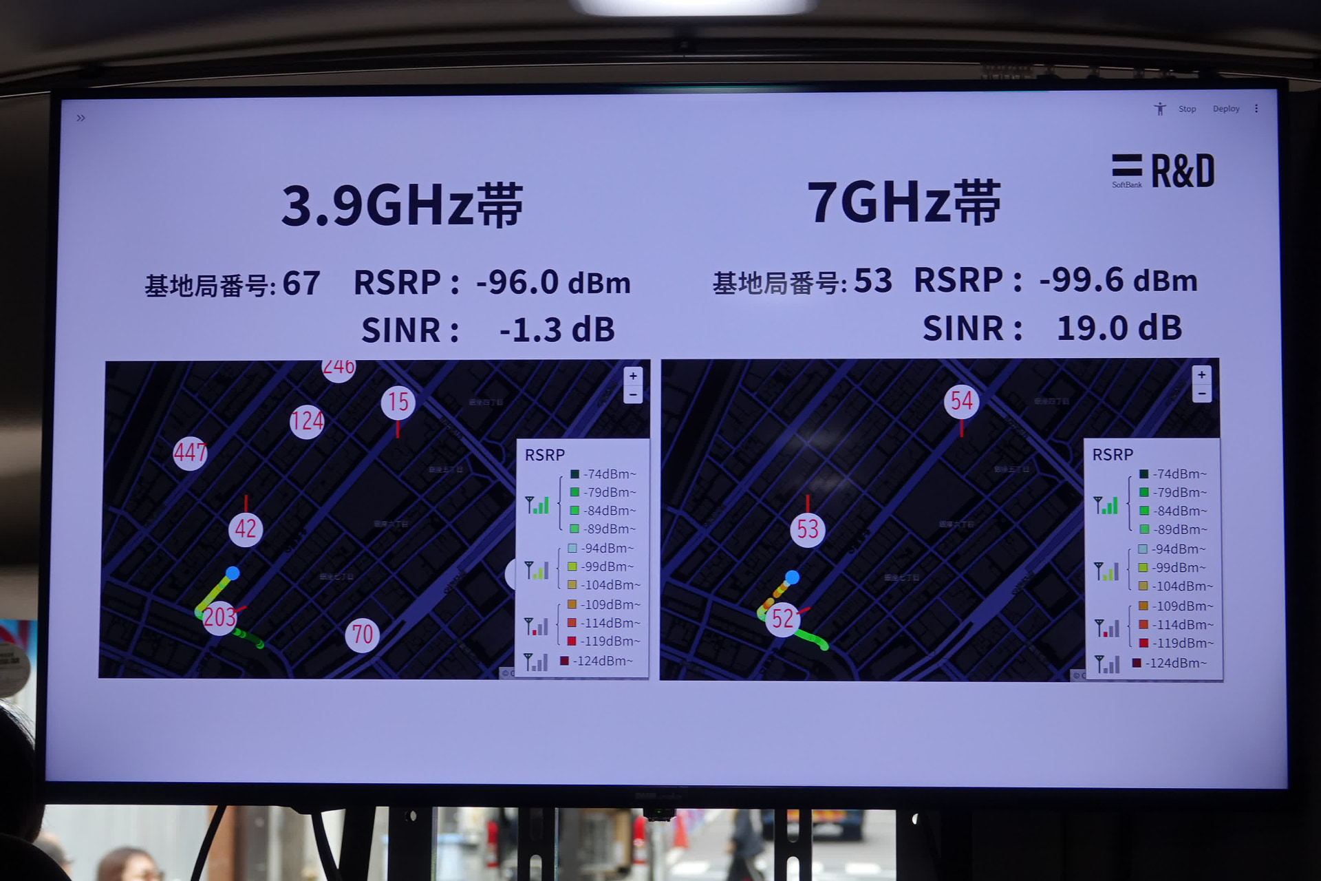 実際のデモでも、見通し外に当たるエリアではRSRPが弱くなった（地図上の赤い部分）ものの、SINRは3.9GHz帯を上回った