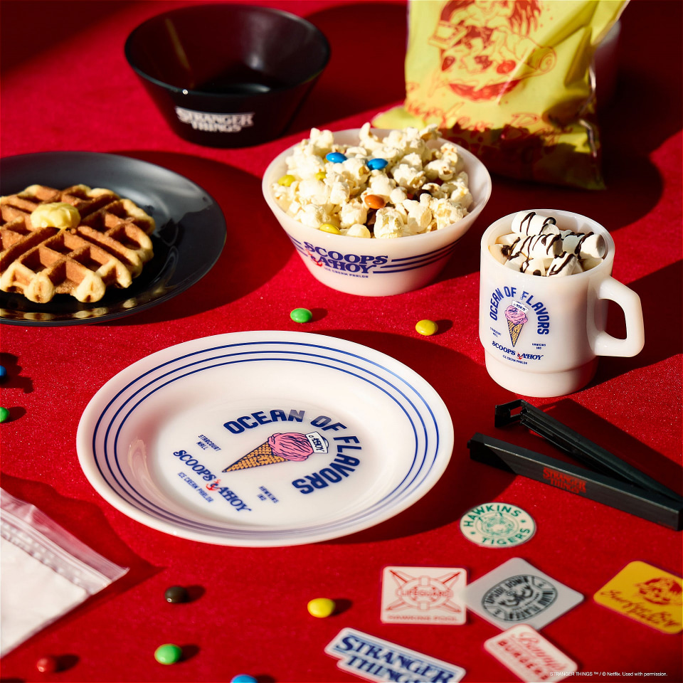 ストレンジャーシングス 3COINS スクープスアホイ セット 3COINSで「ストレンジャー・シングス」コラボ雑貨、店頭では販売個数