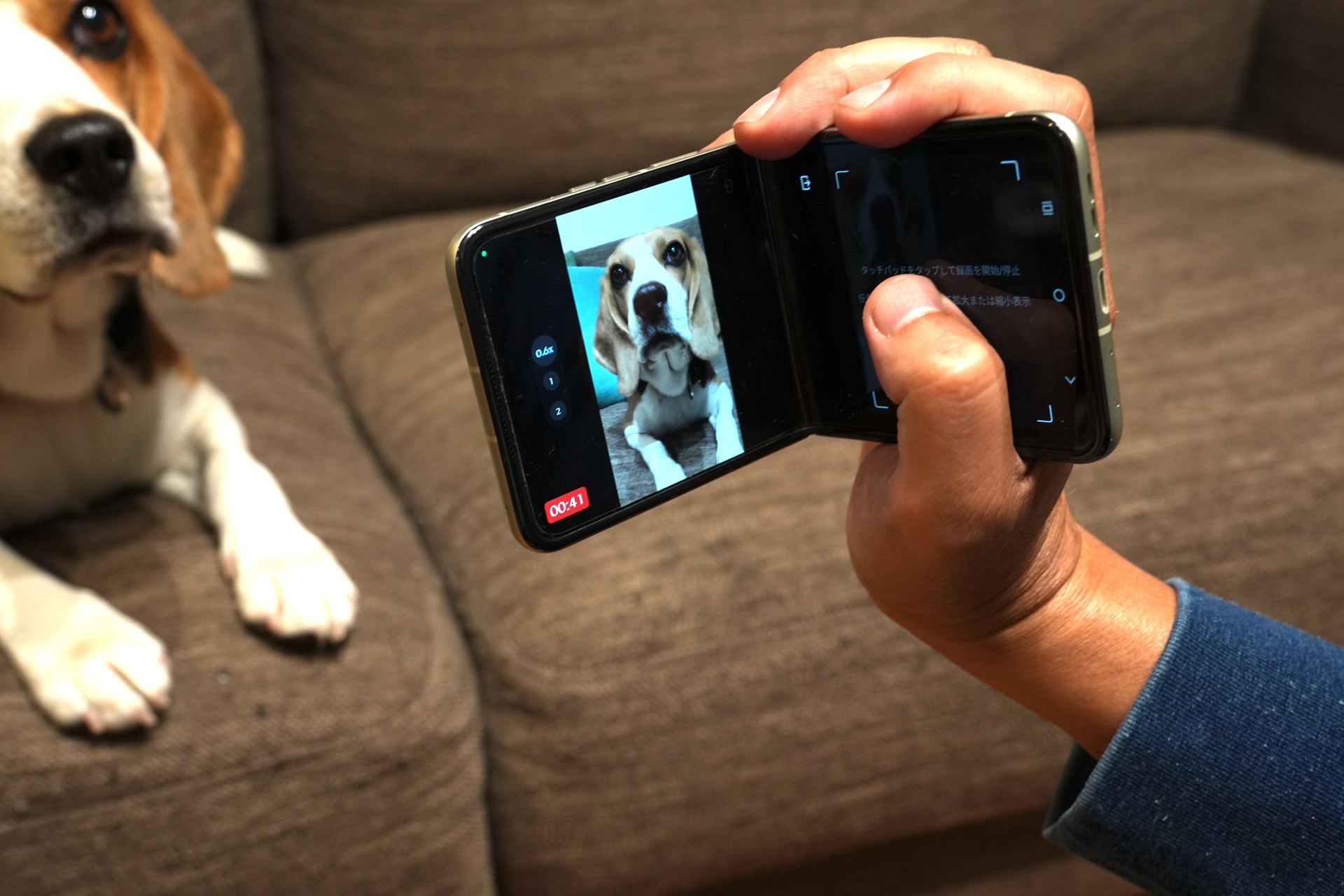 片手持ちでスムーズに動画が撮れる「カムコーダーモード」。SNSで主流の縦型動画も撮れるようになった