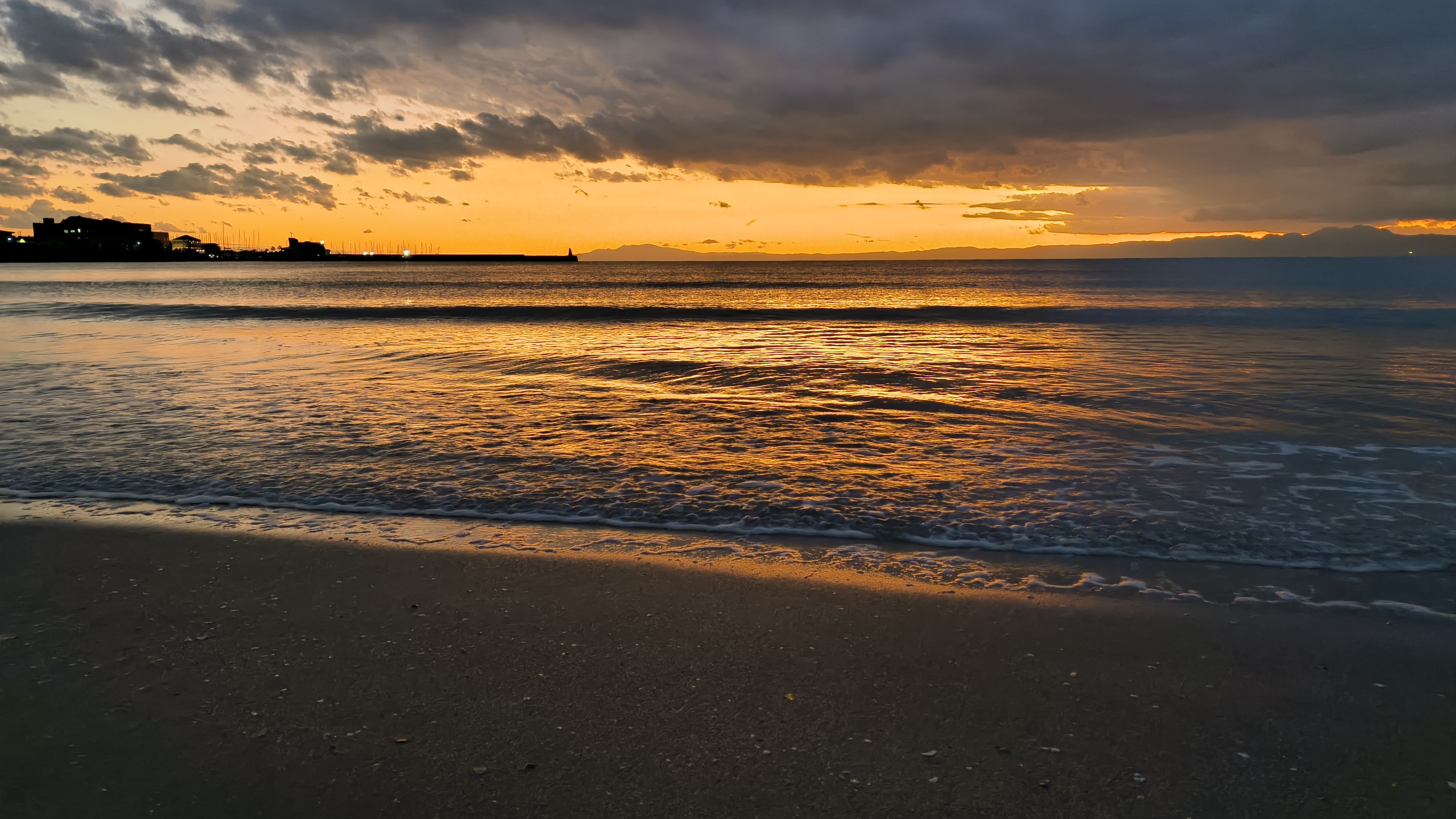 夕景もダイナミックに写った
