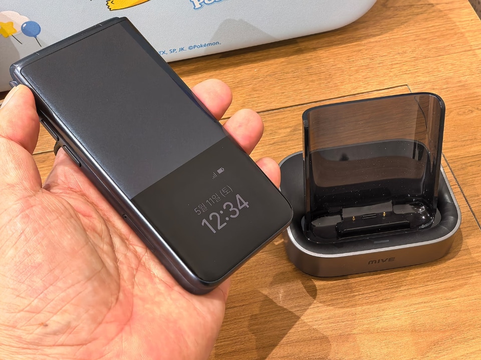 韓国の謎スマホメーカーの「STYLE FOLDER 2」は日本でも通用するガラホ