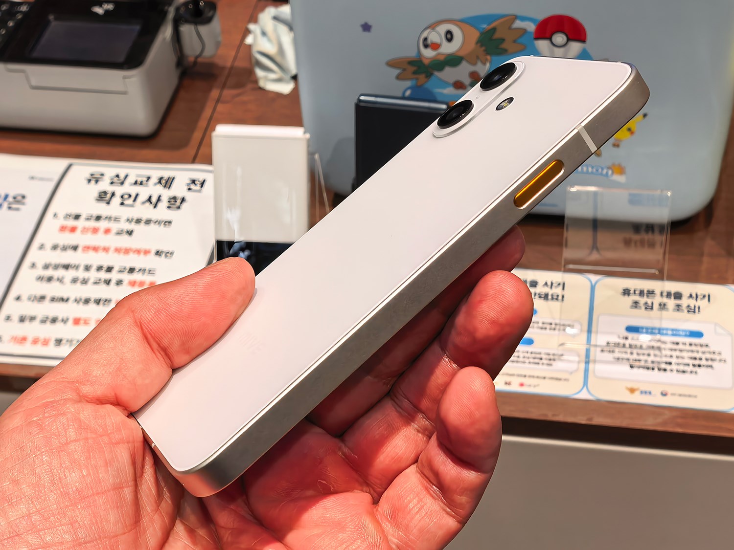 SOSボタンを備える