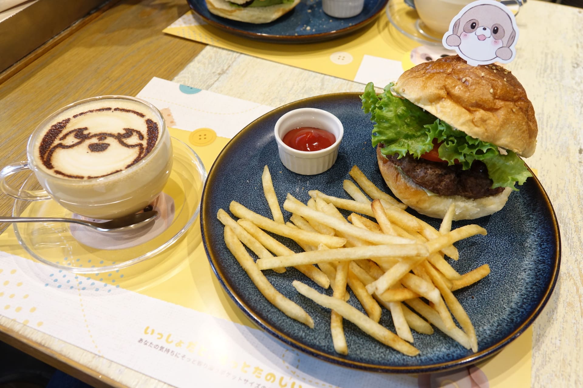 「ポケともハンバーガー」と「ポケともラテアート」