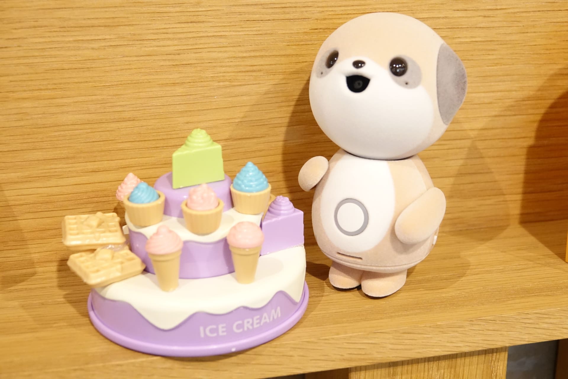 さまざまなシチュエーションのポケともがお出迎え