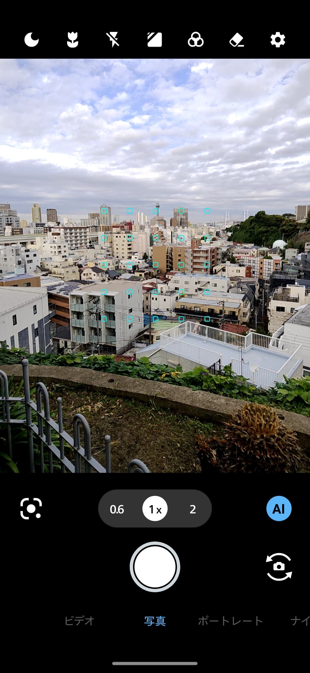 カメラ操作画面もいたってシンプル。基本的にAI任せでほとんどのシーンをキレイに写すことができるだろう