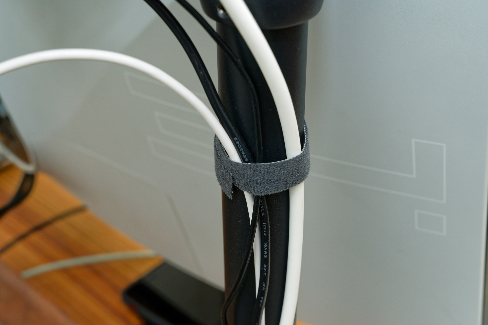 ちょっと余裕をみた長さのところでカットし、優しげにホールド