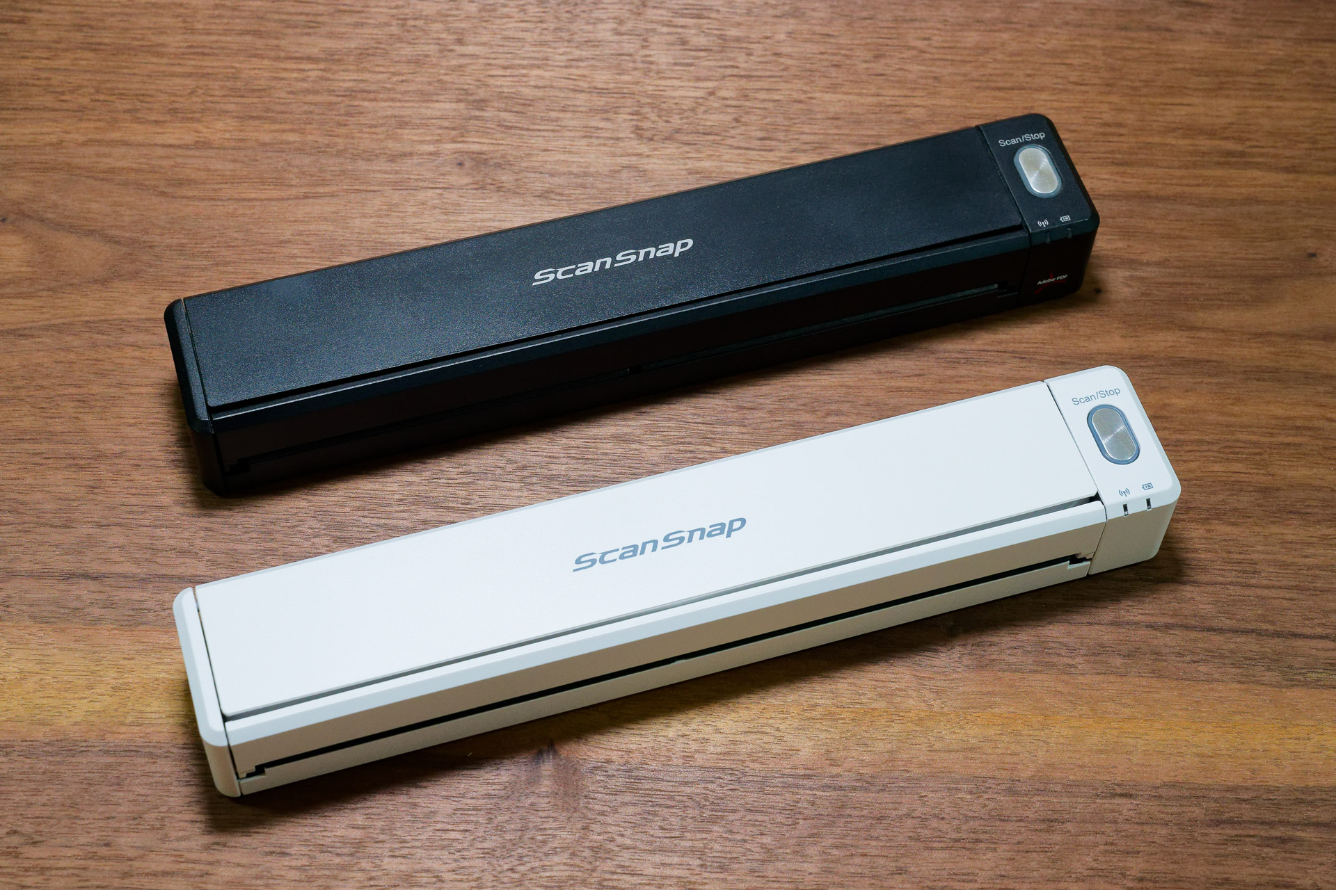 以前のiX100（奥）と新しいiX110（手前）