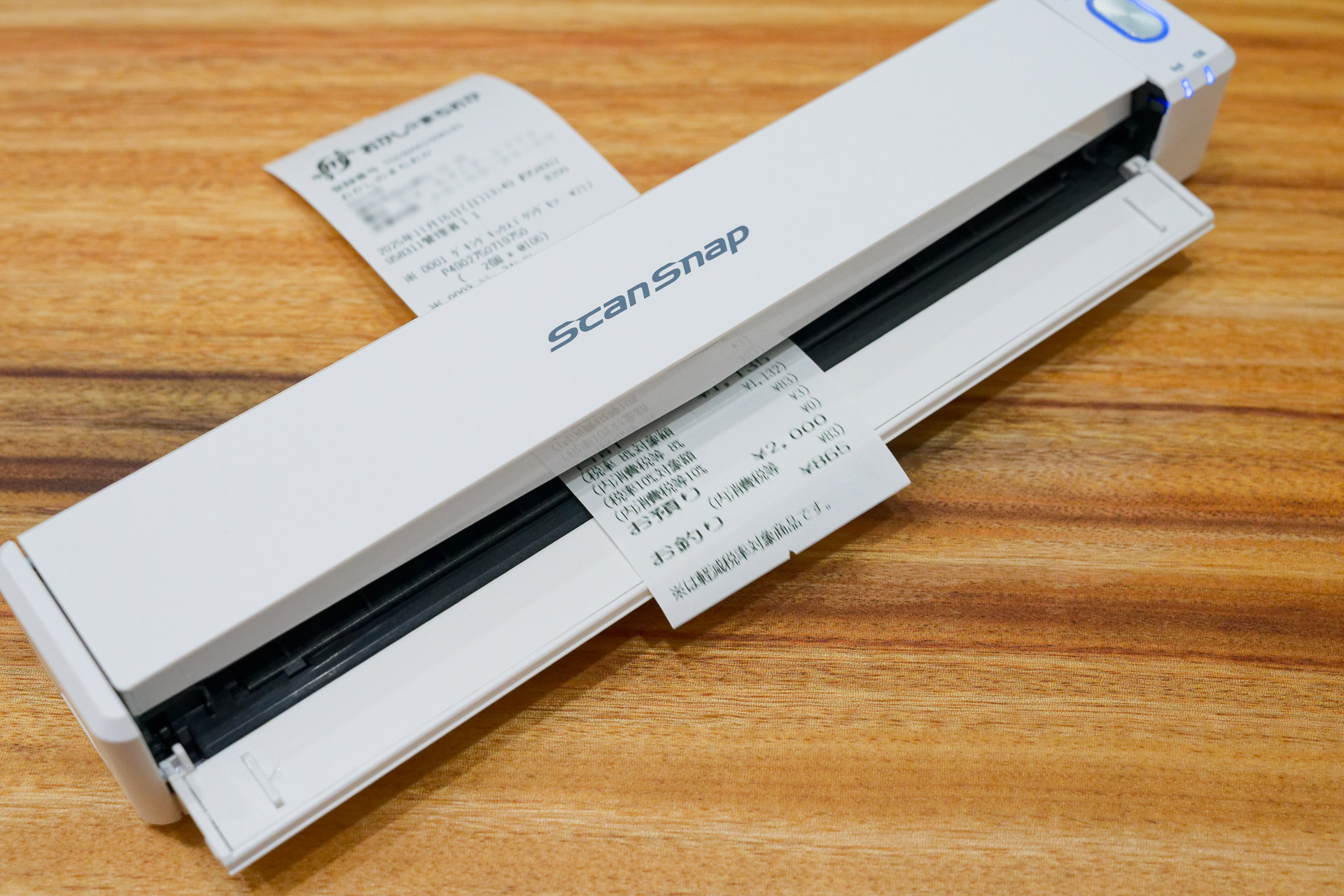 書類をセットしてボタンを押すだけで、選択している設定でスキャンする