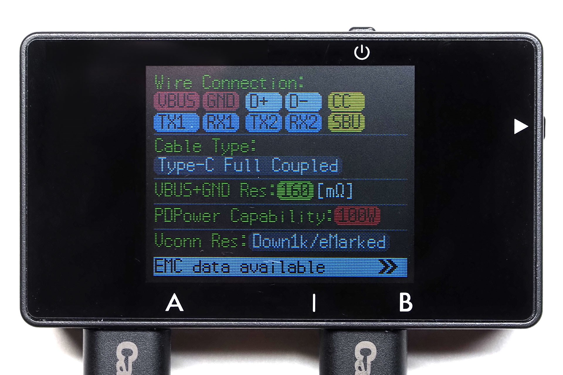 USB Type-Cケーブルをつないでその仕様を表示させた様子。結線やPDの出力などいろいろな情報が可視化される。