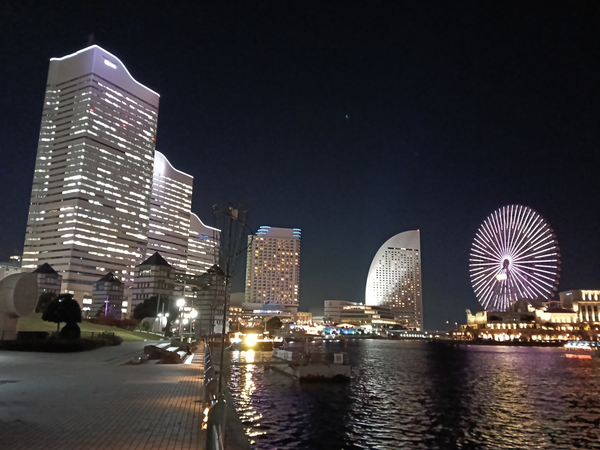 ナイトモードで撮影しているが、拡大してみるとつぶれている感じ