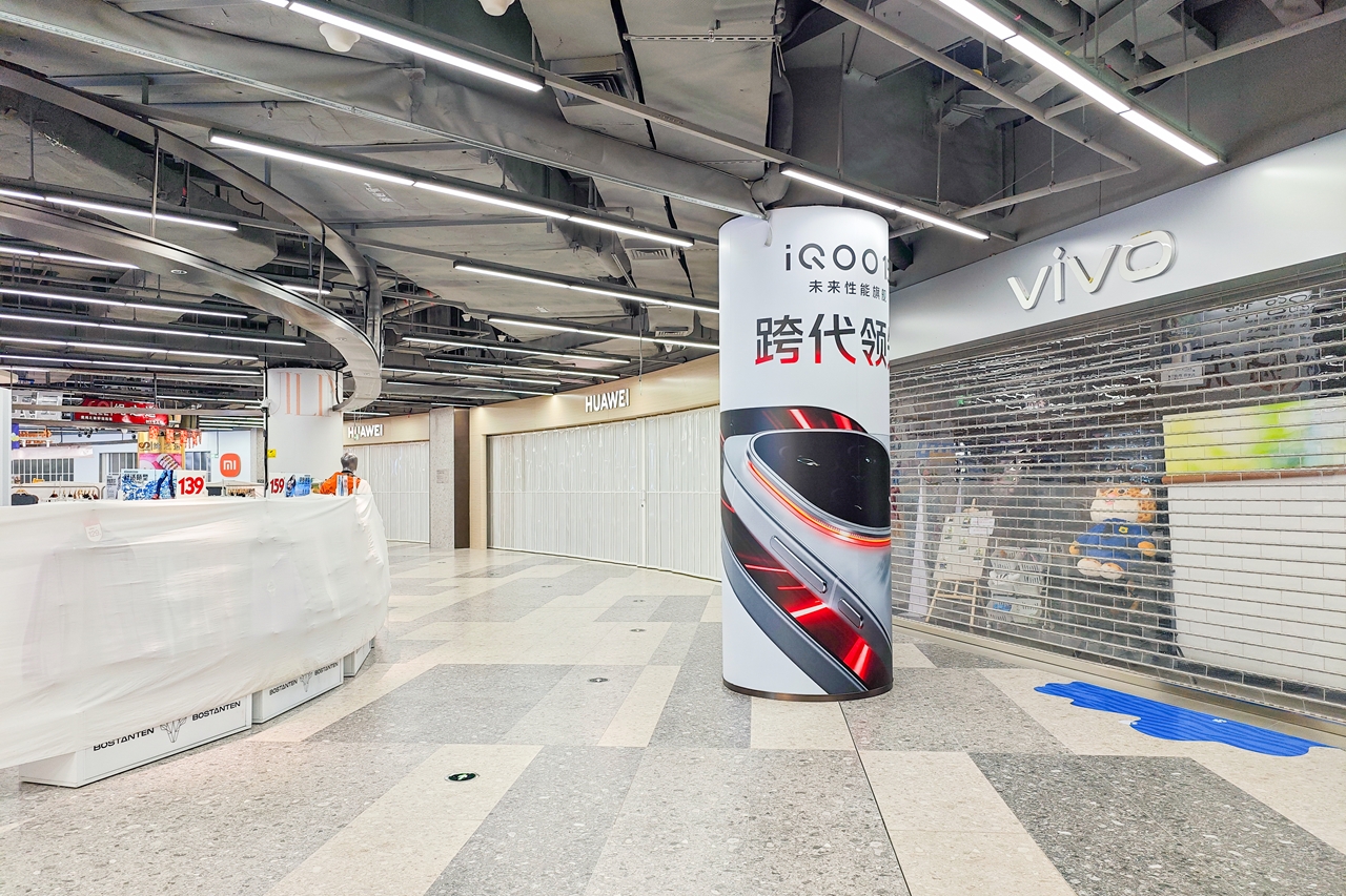シャオミ、ファーウェイ、vivoが並ぶショッピングセンター（開店前）