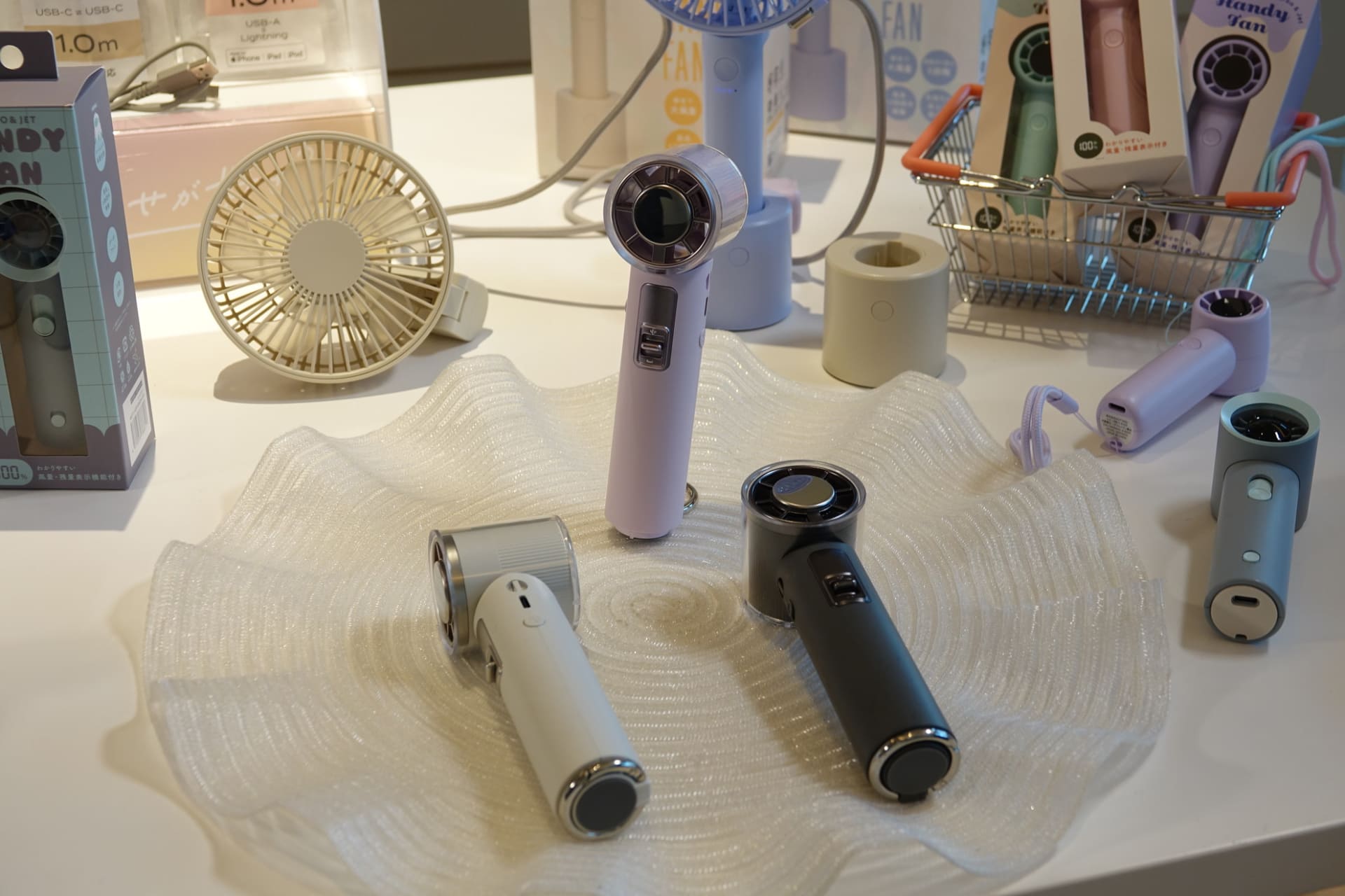 淡色の「ターボコンパクトハンディファン」