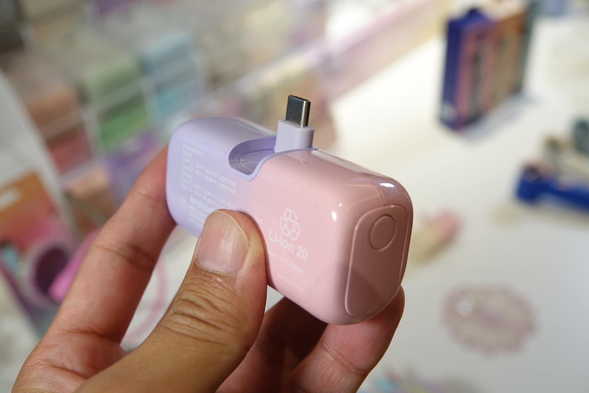 USB Type-Cプラグは折りたたみ式