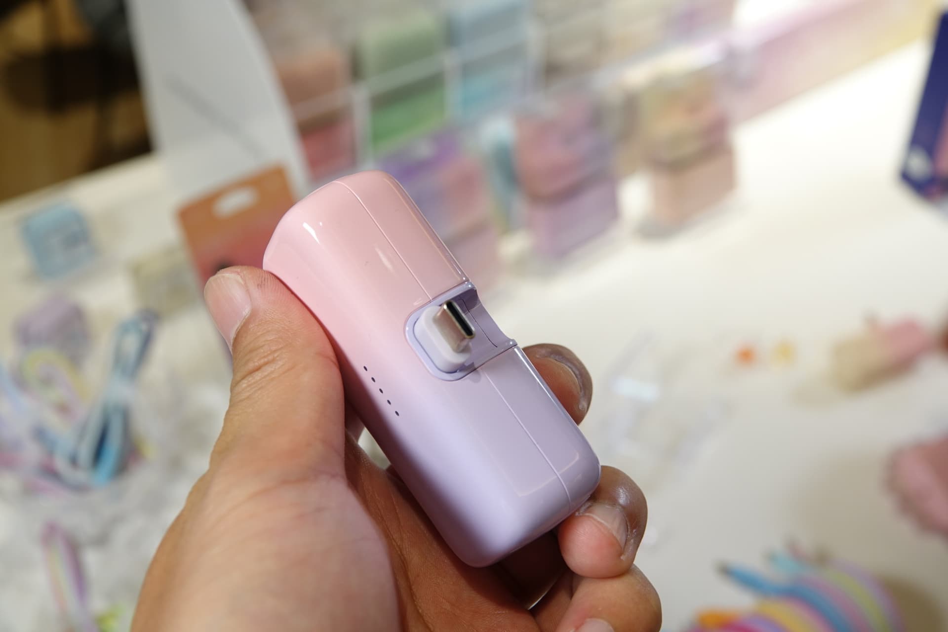 USB Type-Cプラグは折りたたみ式
