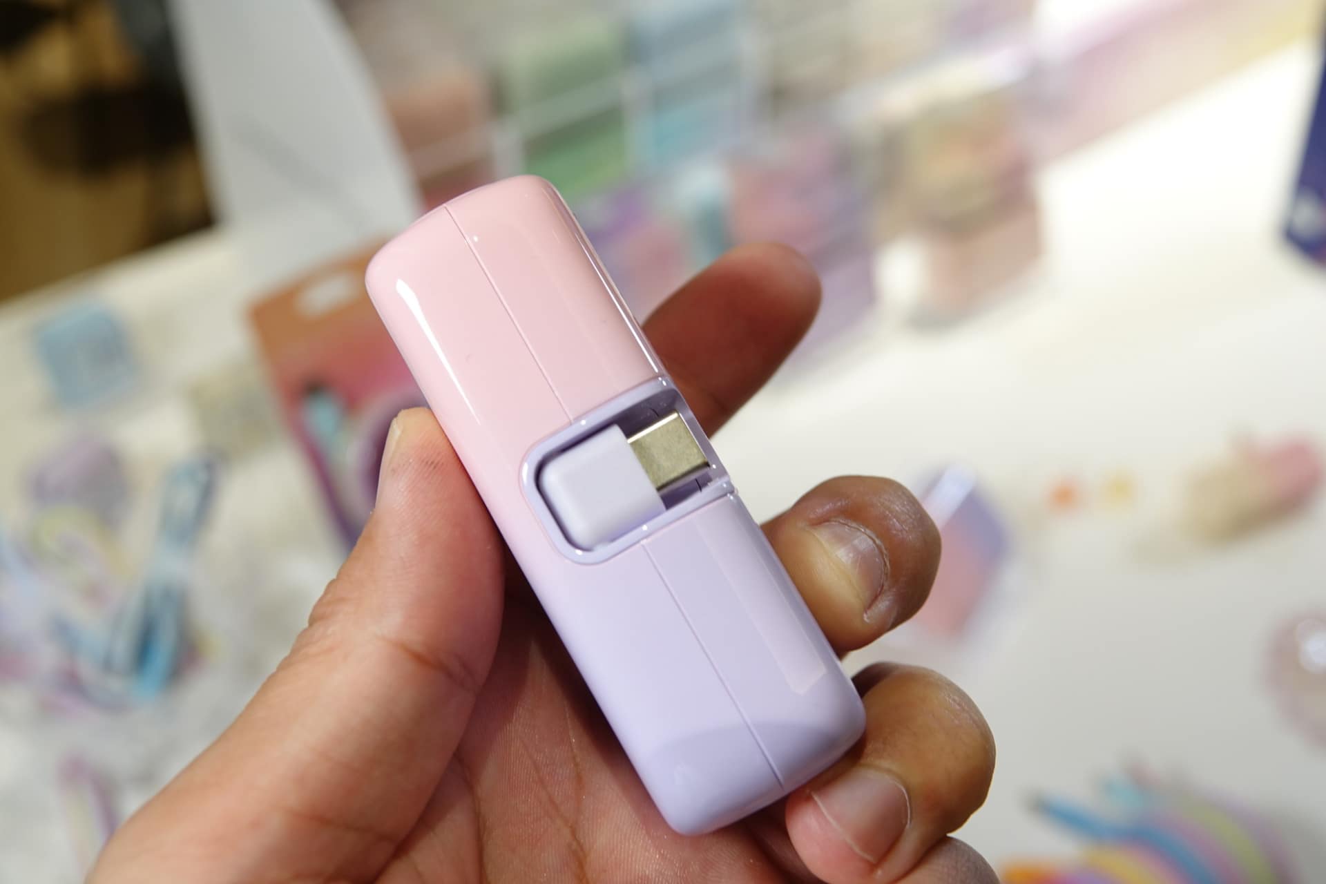 USB Type-Cプラグは折りたたみ式