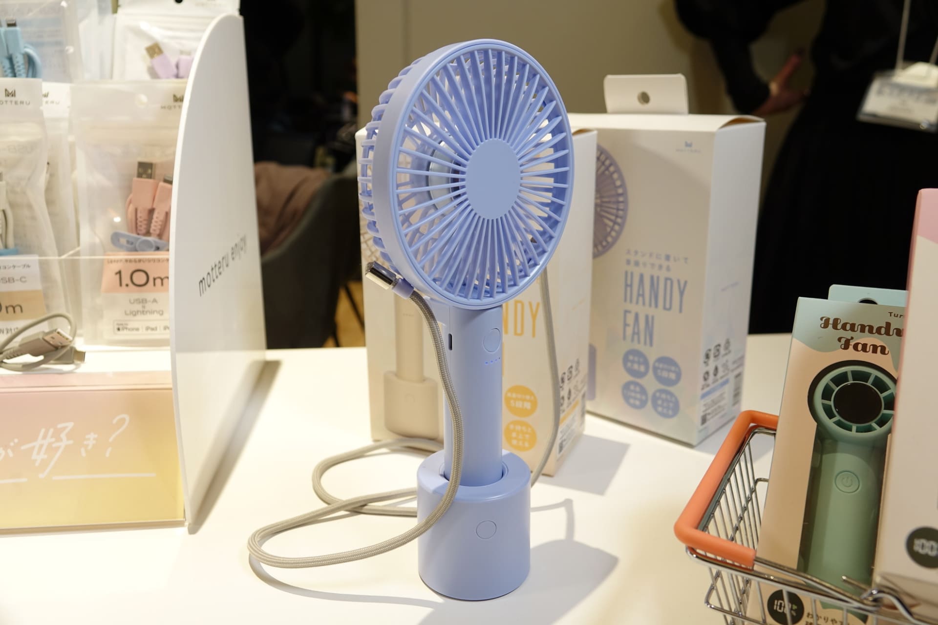 台座は首振り機能を搭載
