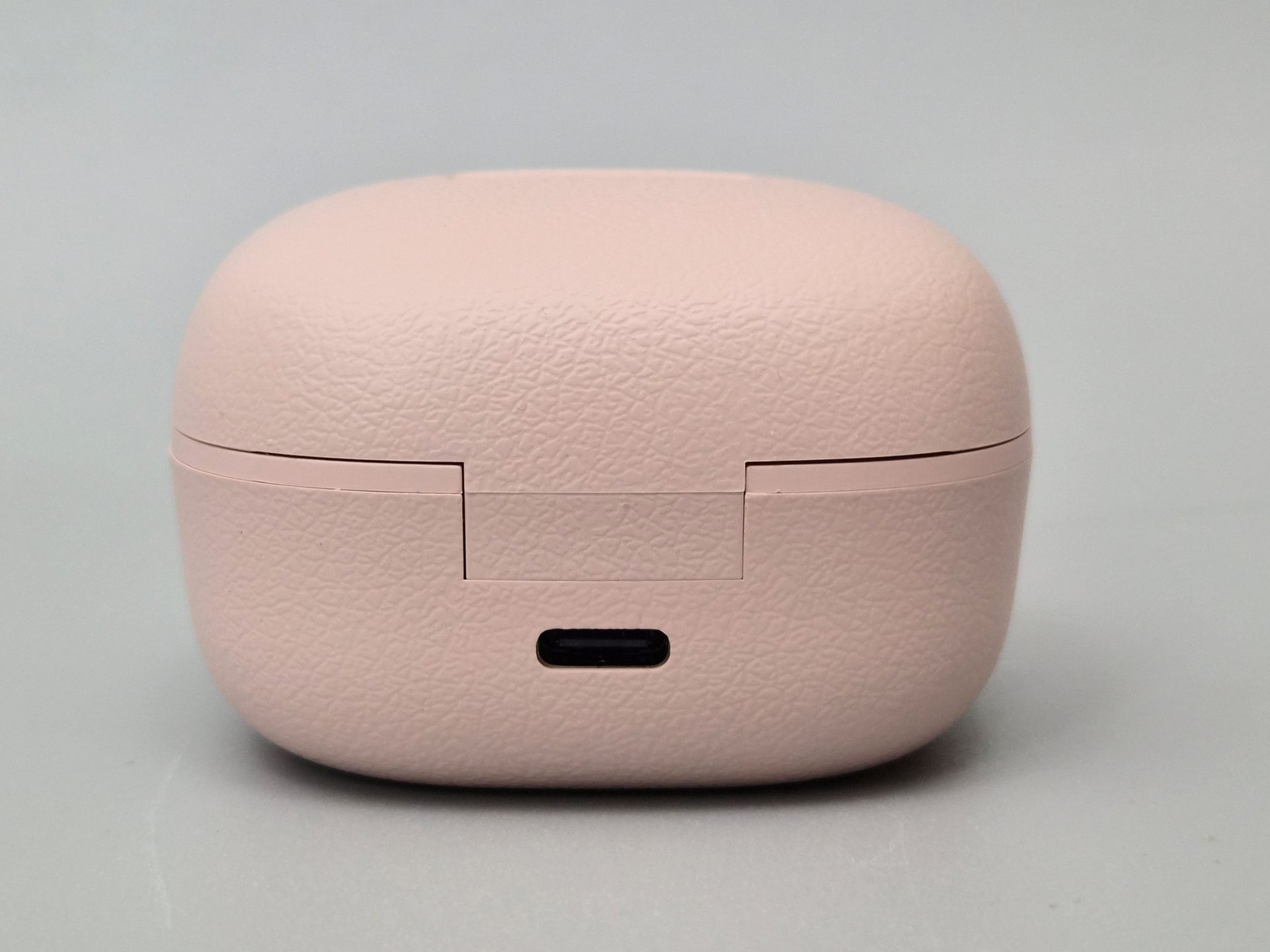 充電ケースはUSB Type-C充電に対応する