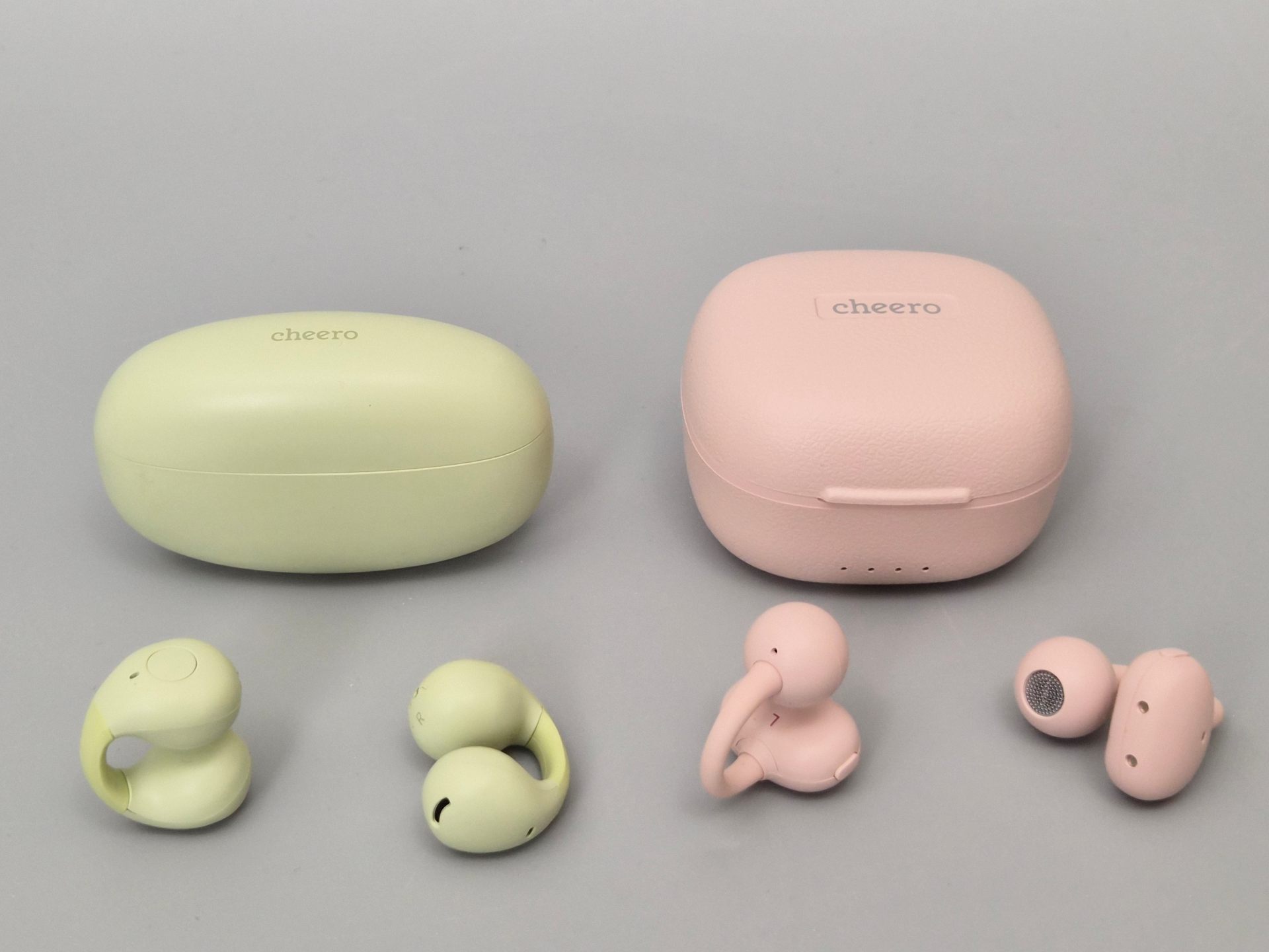 左が前モデルで右が新製品のCHE-647。ちょっとサイズアップした