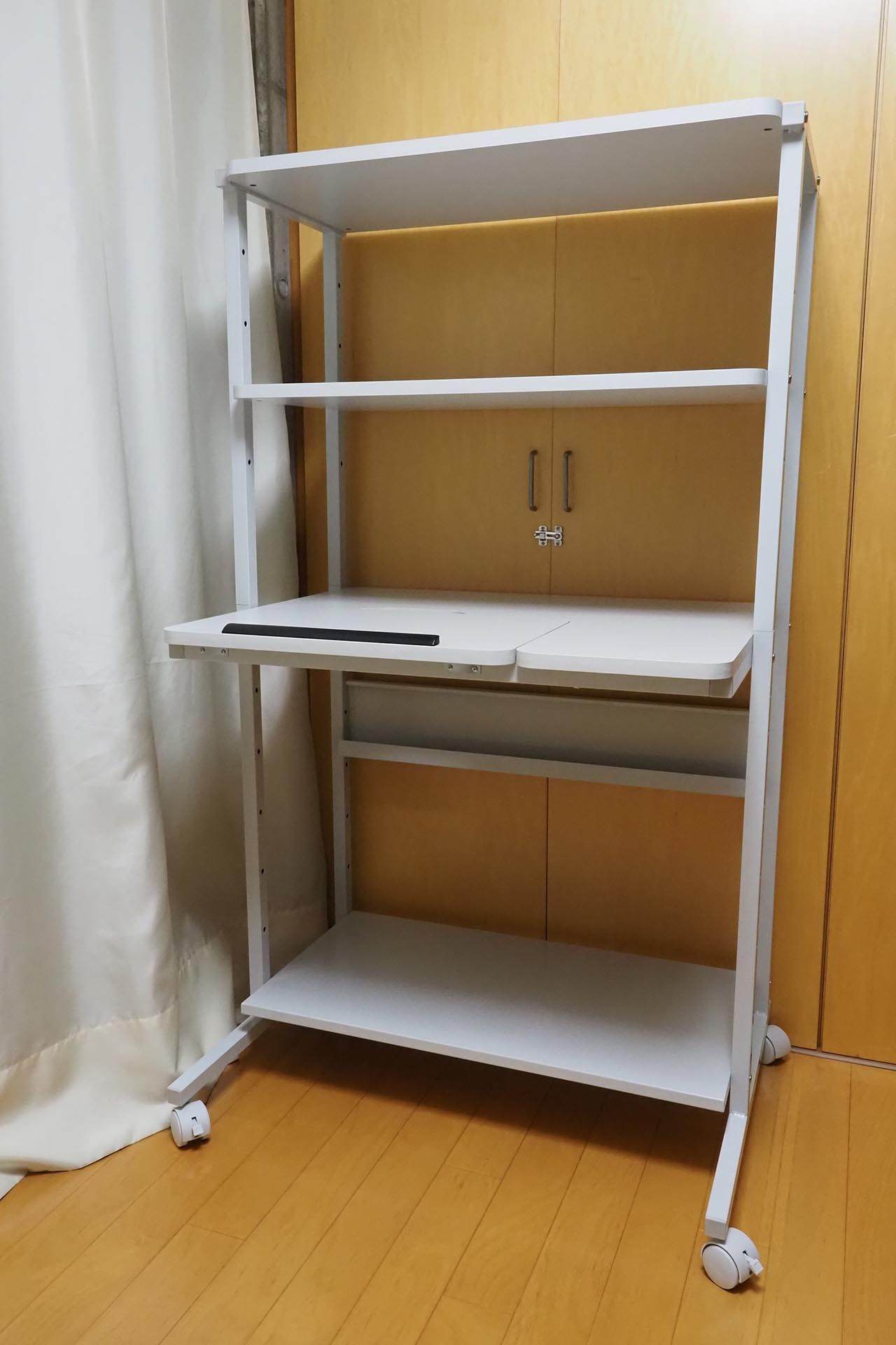 組み立て終えた状態。フットプリントはだいたい幅80×奥行き60cmくらいある。2人掛け食卓テーブルくらいな感じ？　存在感はやはり冷蔵庫に近いものがある。