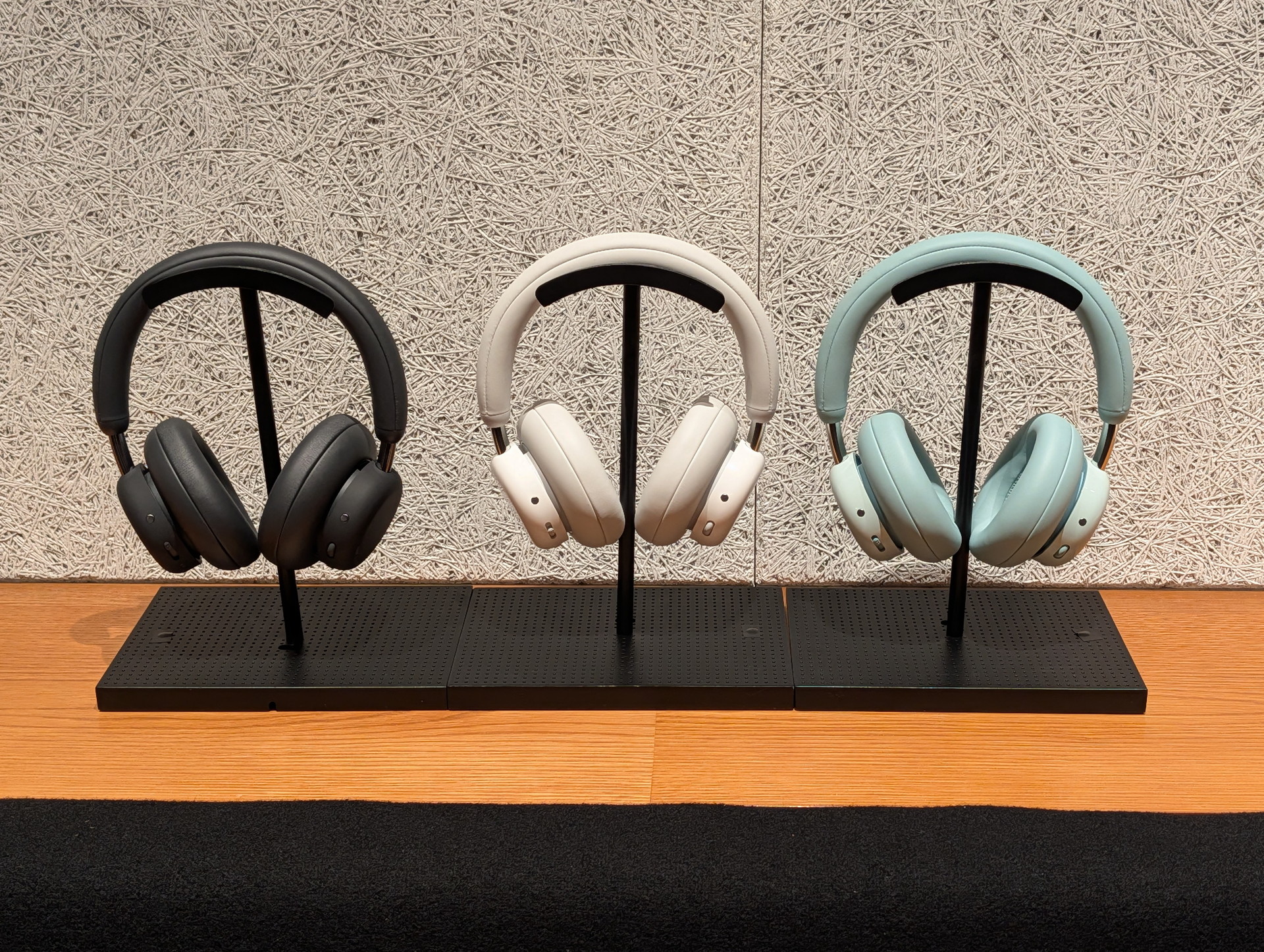 CMF Headphone Proのカラバリは3色。Nothing公式サイトでの価格は1万5800円