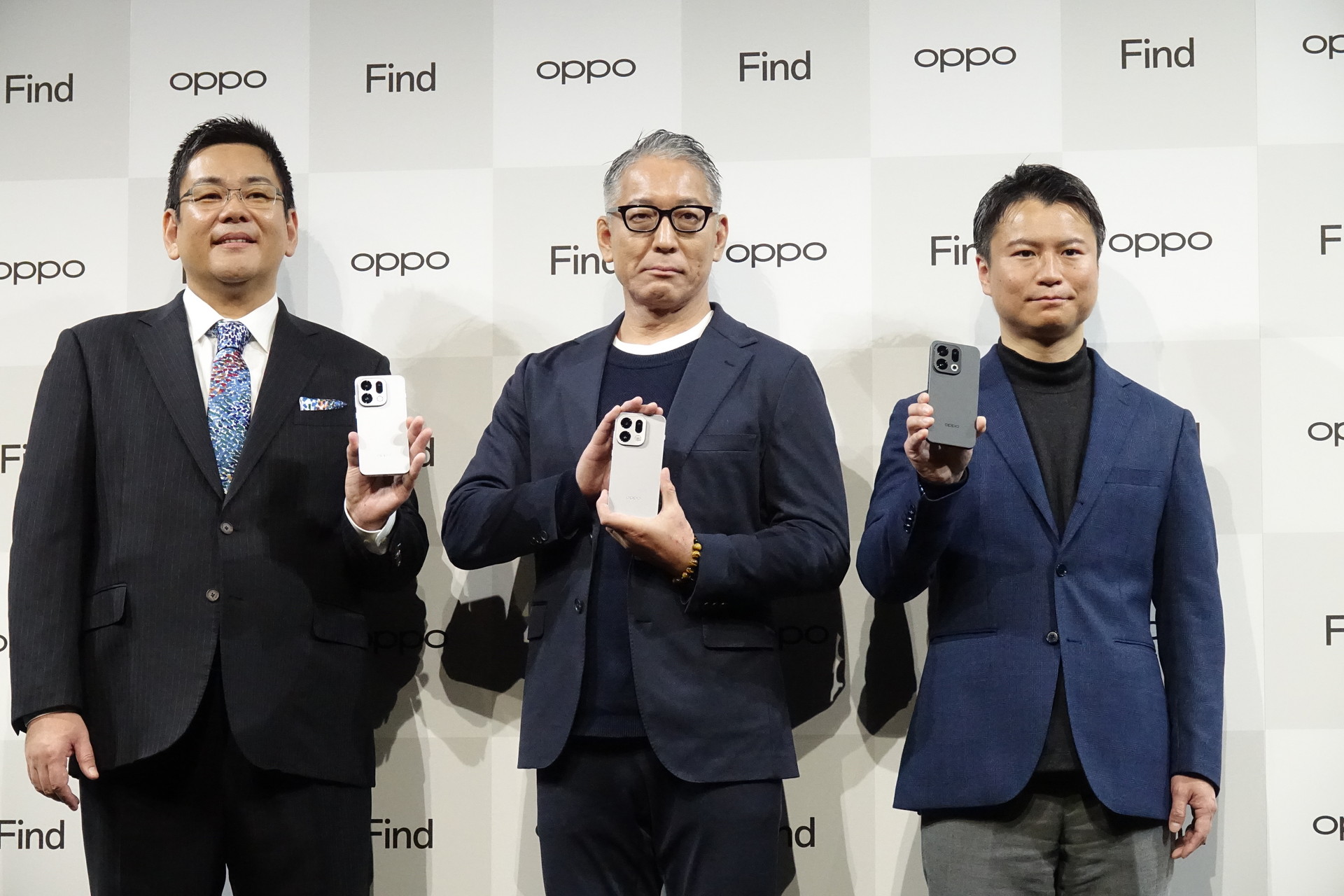 左からオウガ・ジャパンの河野謙三氏、メディアテックジャパンの出石賢氏、オウガ・ジャパンの中川裕也氏