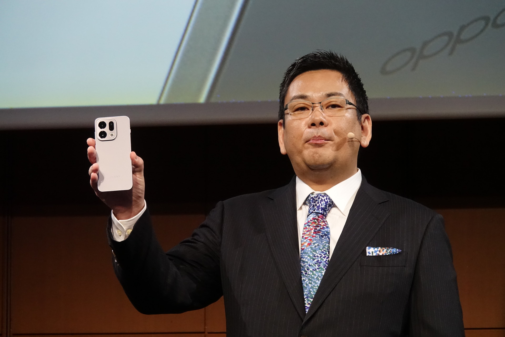 左からオウガ・ジャパンの河野謙三氏、メディアテックジャパンの出石賢氏、オウガ・ジャパンの中川裕也氏