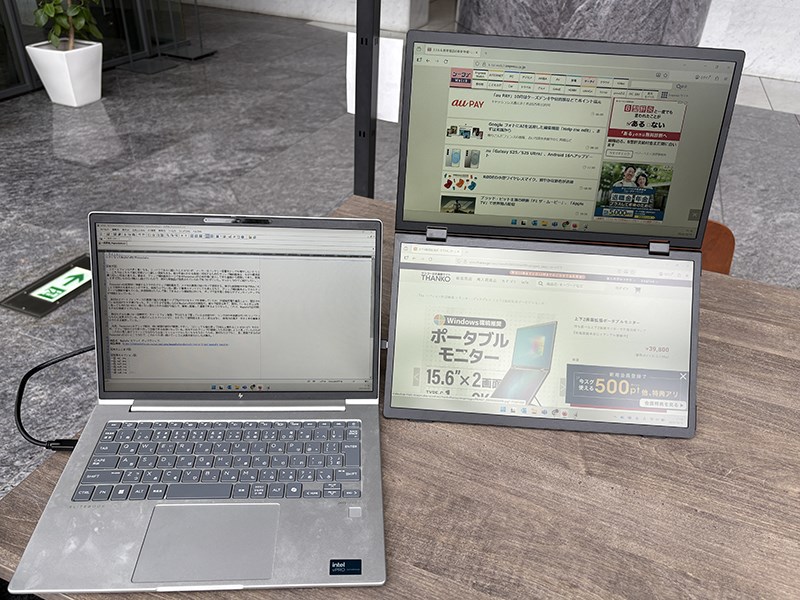 少し不安定ではあるが、USB Type-Cケーブル1本の接続でモバイル環境でも使用可能。ただし周囲から3度見くらいはされる