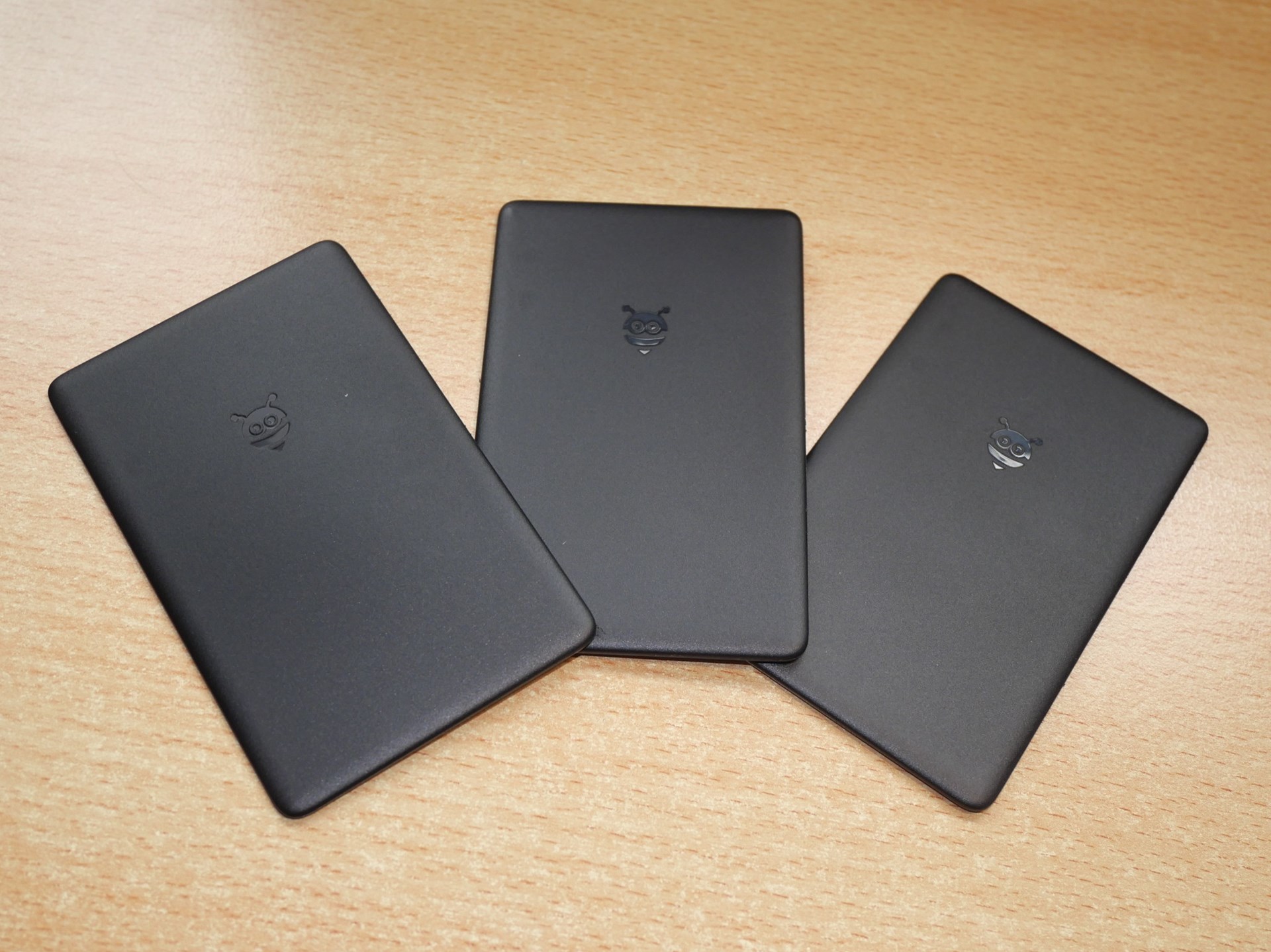 名刺入れの紛失に備えて「Pebblebee」のカード型スマートタグを購入。必要なのは2つなのだが、訳あって3つ購入することになってしまった