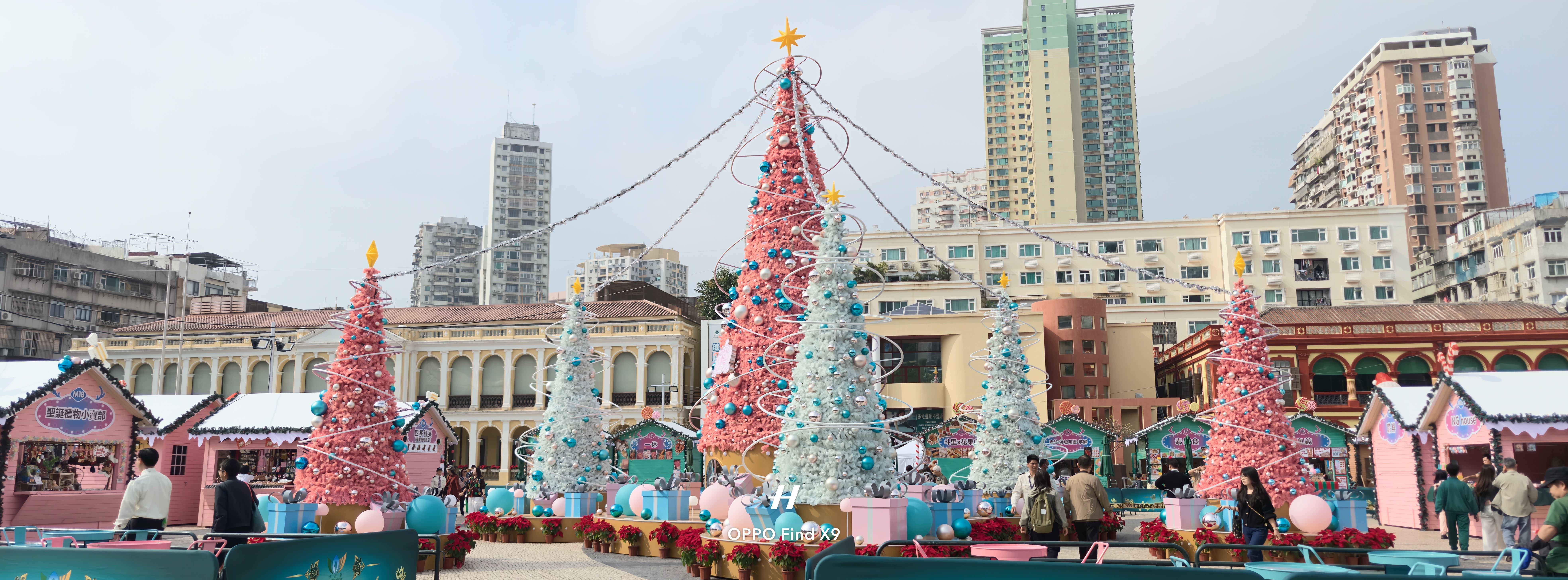 塔石広場でもクリスマスマーケットが開催されていた