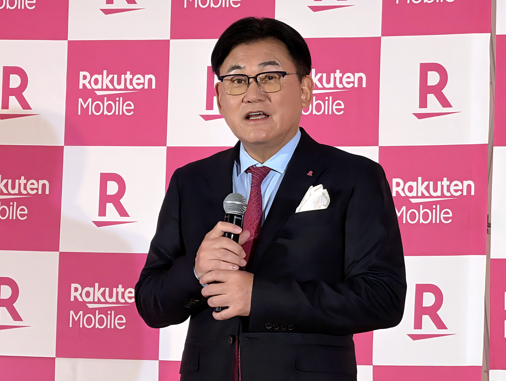 三木谷浩史代表取締役会長と藤森慎吾