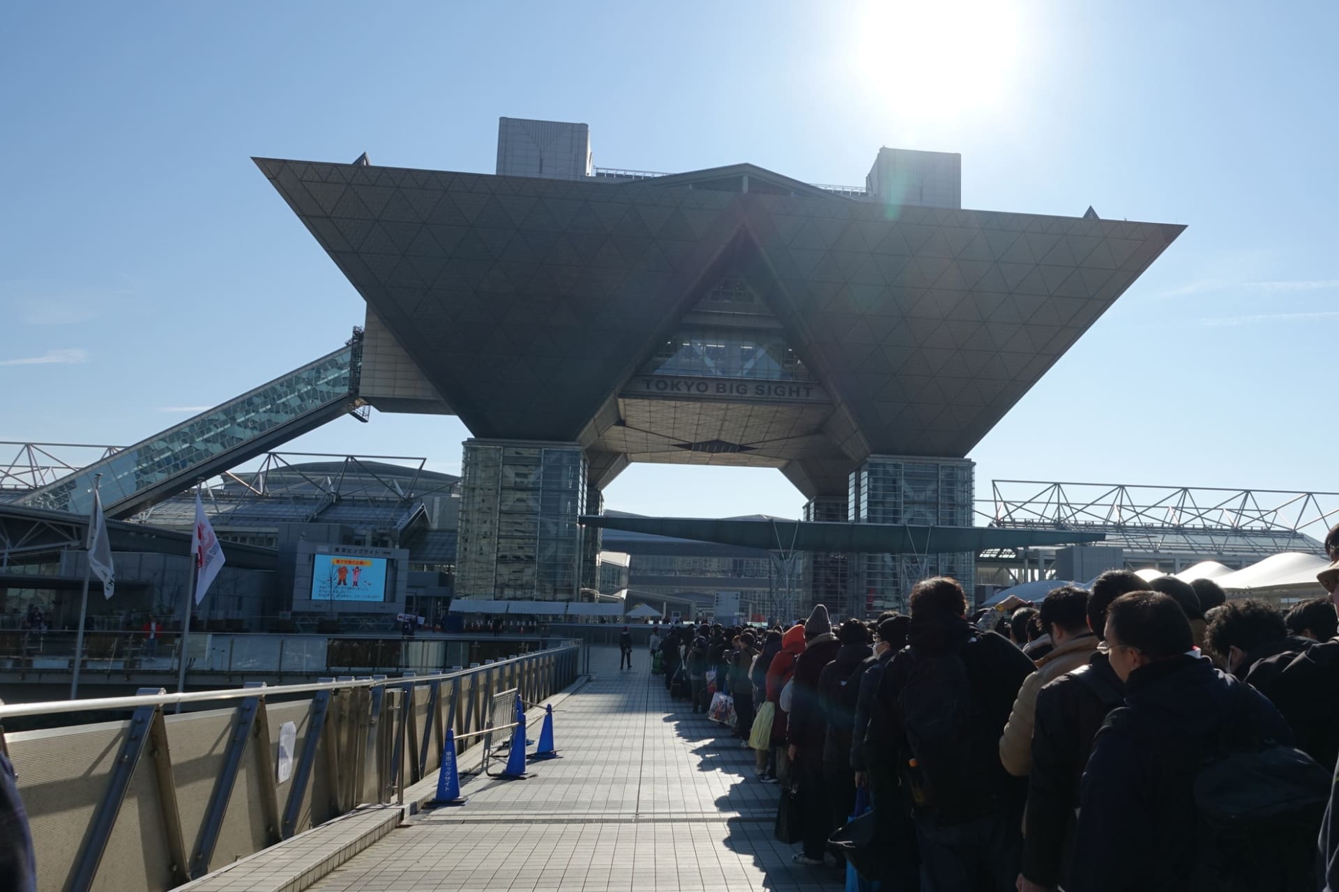 ドコモの「コミックマーケット107」は令和の新スタイル「5G SA」で