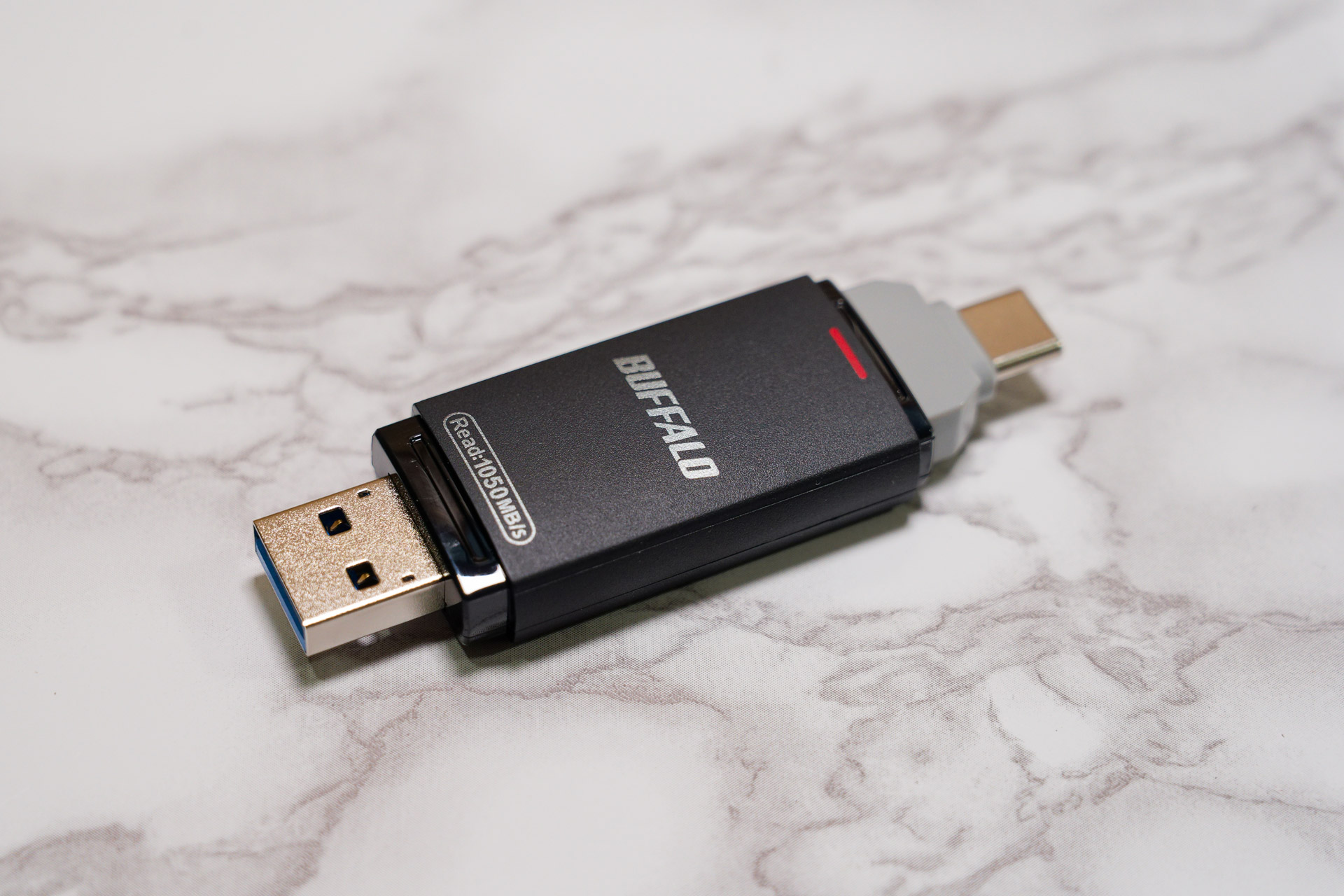 端子は片方がType-C、もう片方がType-A