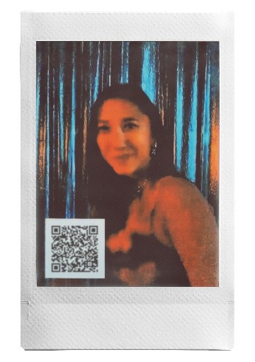 スマホ向け写真加工アプリをイメージした「2010」