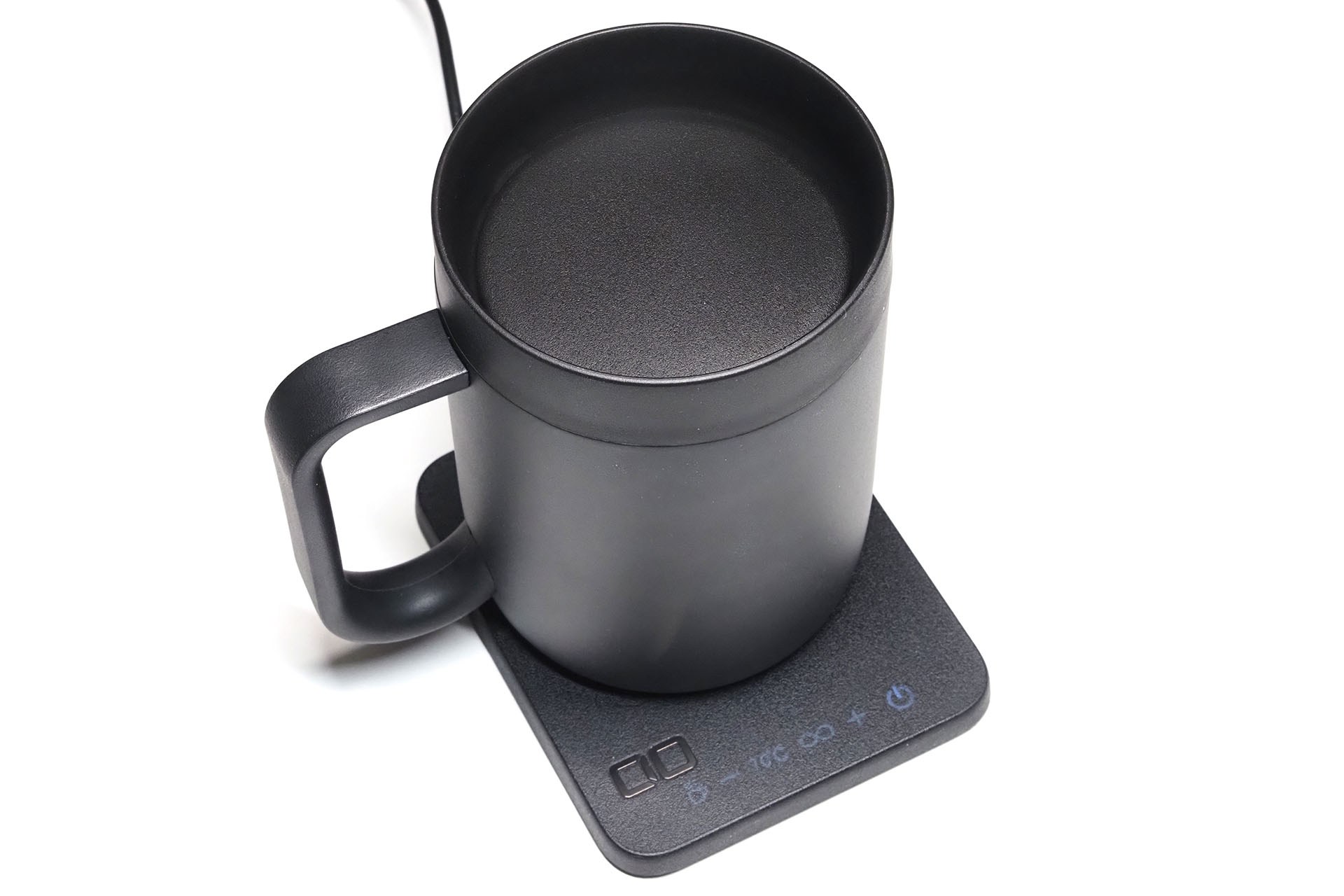 付属のフタをすると保温効果が高まる。このフタをしたままでも飲める。ホコリよけにもなる。