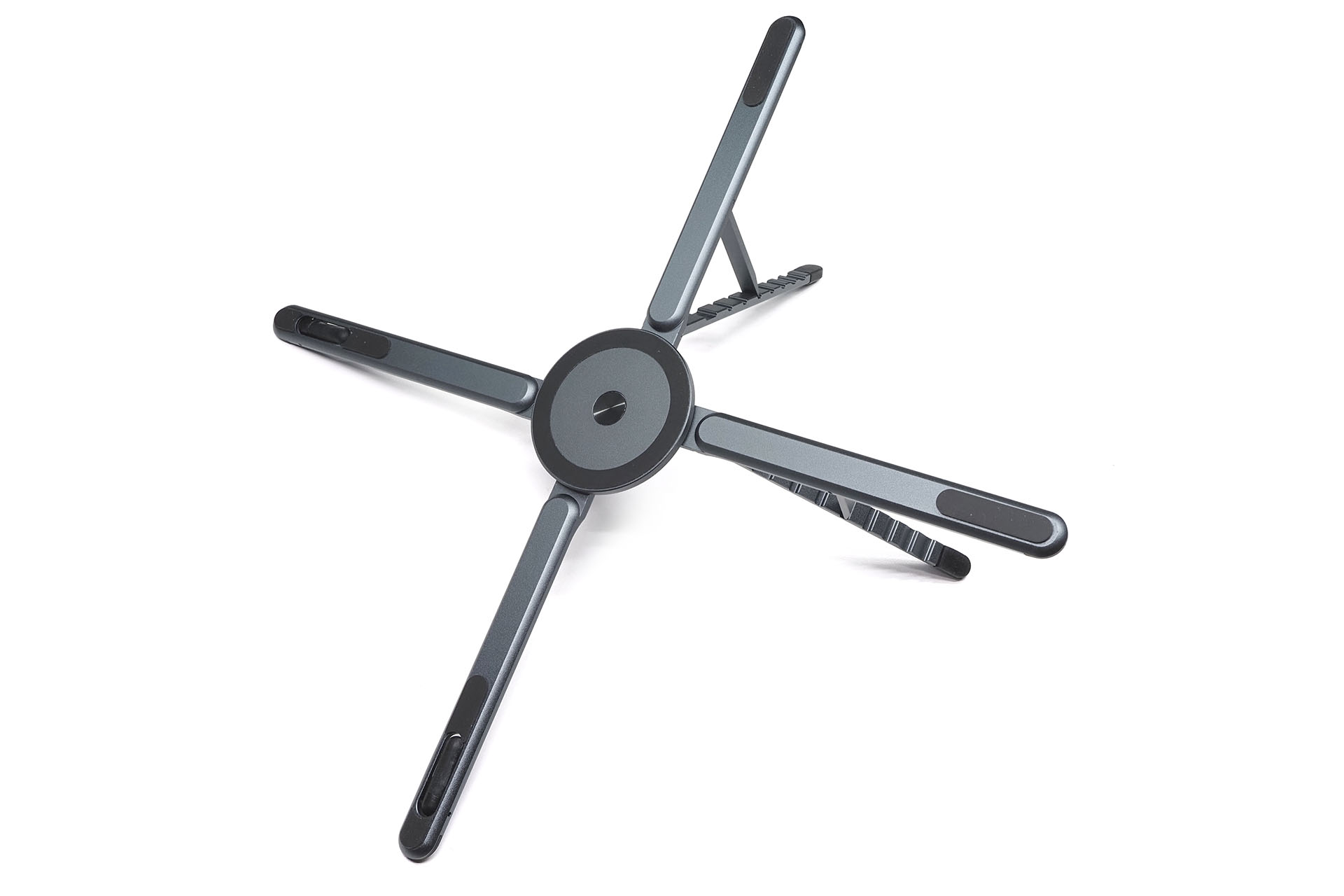 サンコー「1台4役 カチカチ折りたたみPCスタンド MCSD25SBK」は、PCスタンドにもタブレットやスマートフォンのスタンドにも使える汎用スタンド