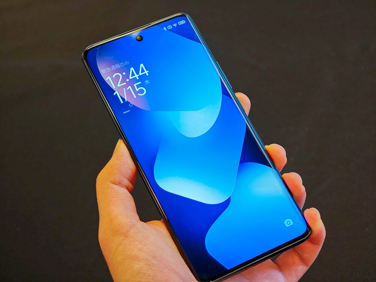 ディスプレイは側面がカーブ