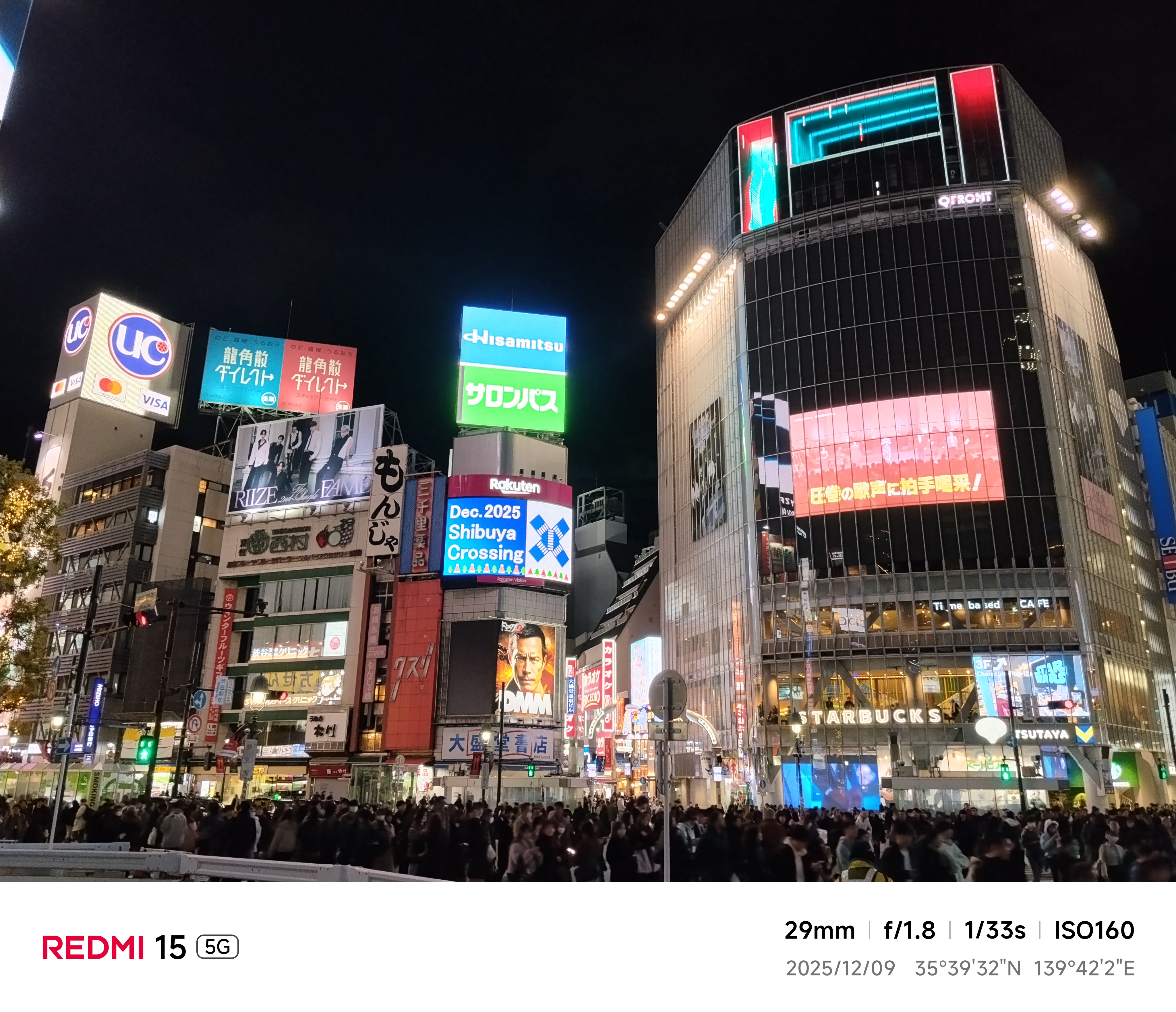 ［写真］モードで東京・渋谷の夜景を撮影。建物はやや暗めだが、屋外ビジョン（広告）は判別できるレベルで撮影できている