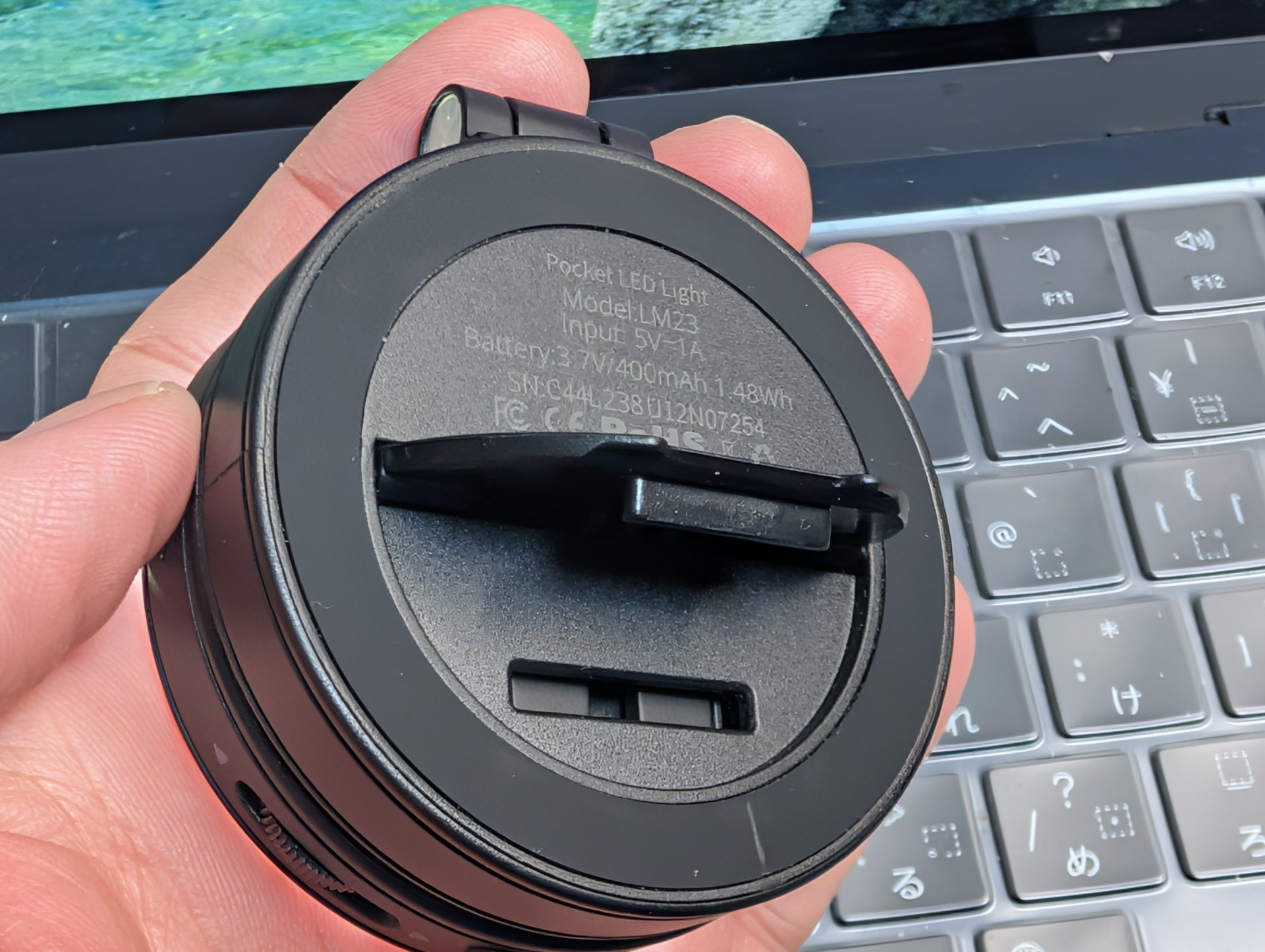 背面のスクリーンフック