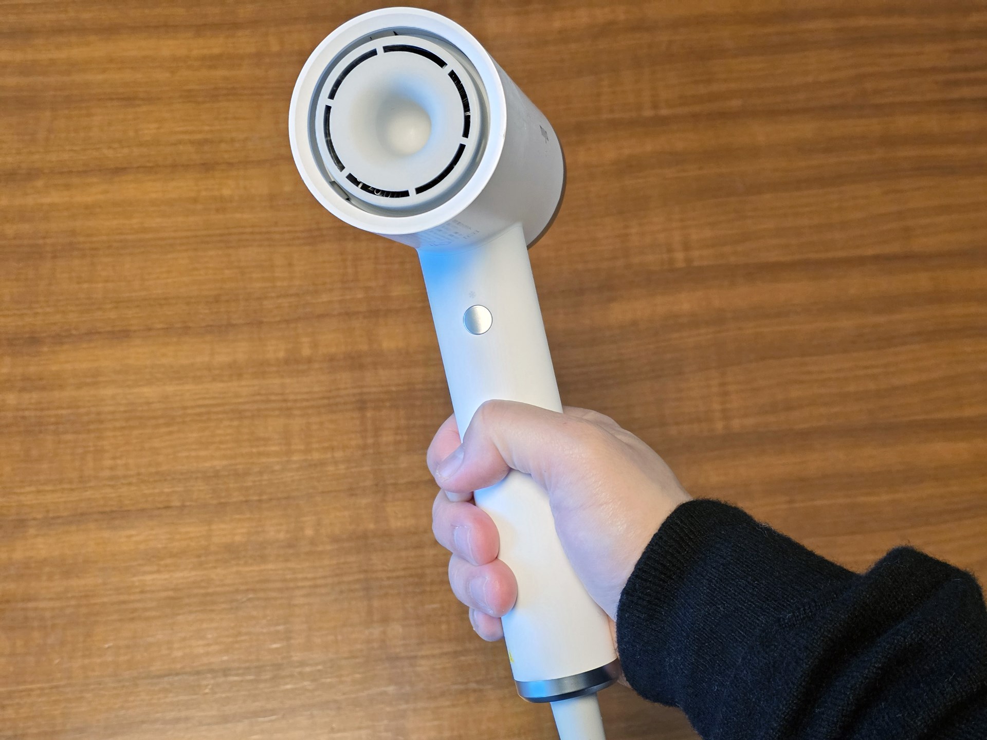 コンパクトなサイズで重さも406gと軽量なため持ちやすい