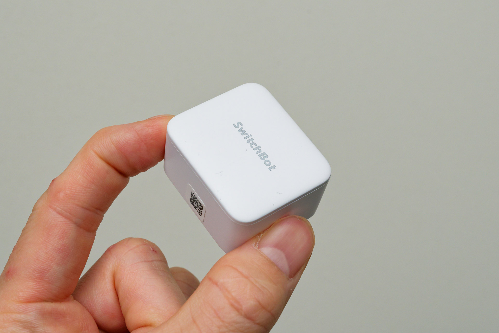 照明の交換が難しいなら、既存の物理スイッチをオンオフできる「SwitchBot ボット」を使おう