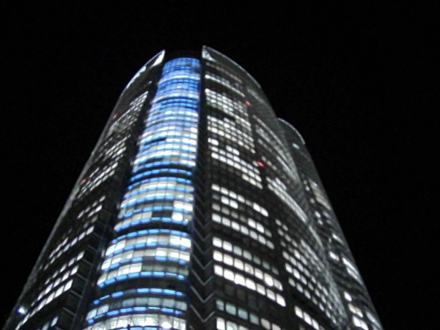 夜景。全体的にボンヤリしてしまいますが、それも味だと思っています。