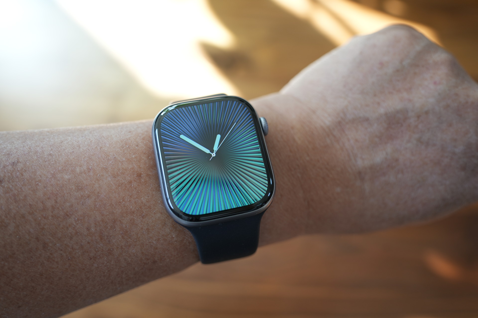 筆者はApple Watch Series 11の46mmモデル（6万9800円～）を使っている