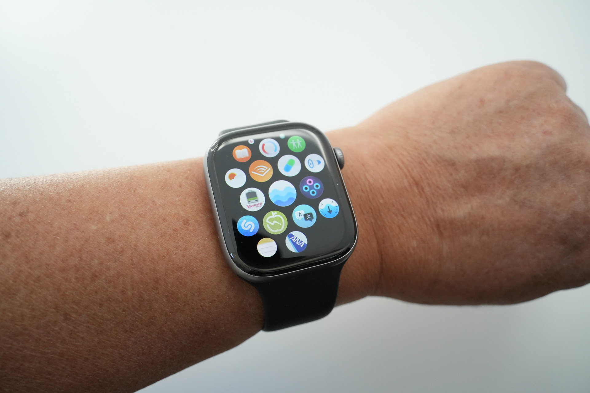 多彩な機能を搭載し、アプリの追加も可能。iPhoneユーザーにとっては最も有用なスマートウォッチだ