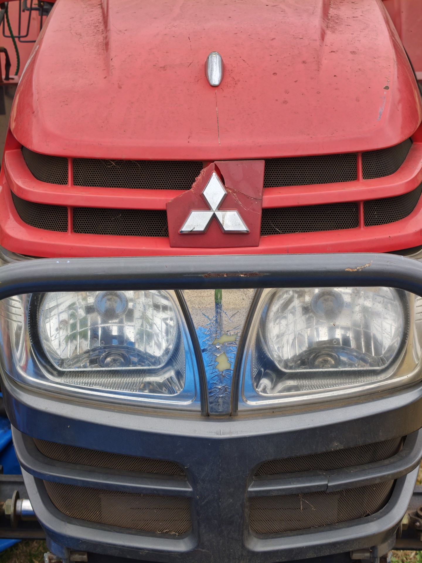 通常は約12MPのピクセルビニング出力だが、50MPでも出力が可能だ。グラウンドを整備する車両を撮ったが、そのカウルの経年変化具合をリアルに写しとってくれた