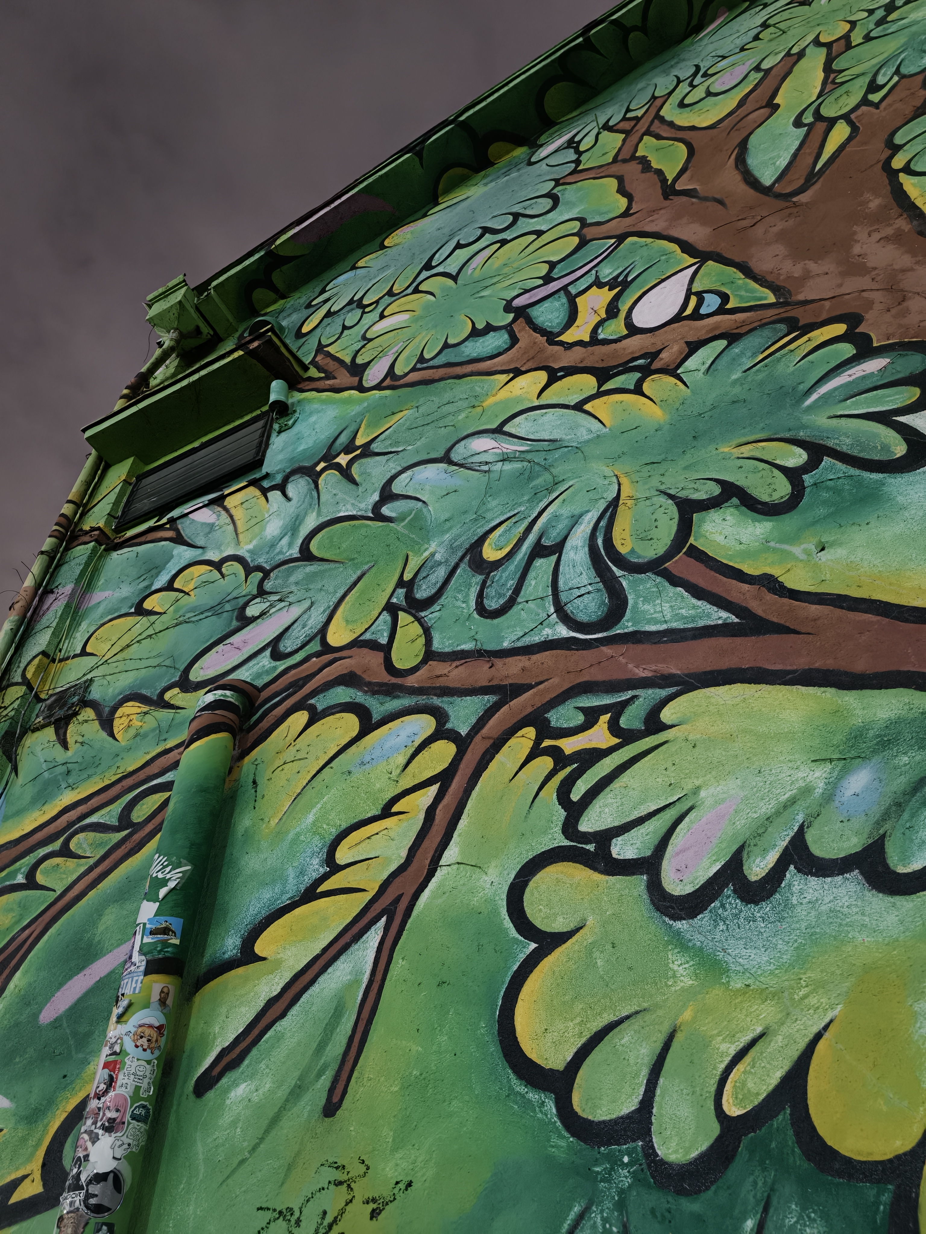 やはり広角カメラの描写は秀逸だ。ナイトシーンから通常の撮影まで、のびやかでクリアな写真を撮影可能だ。もっと撮影したくなる写りだ