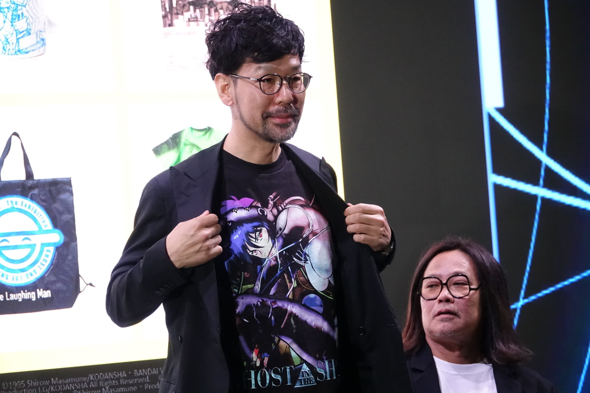 登壇者もグッズを着用