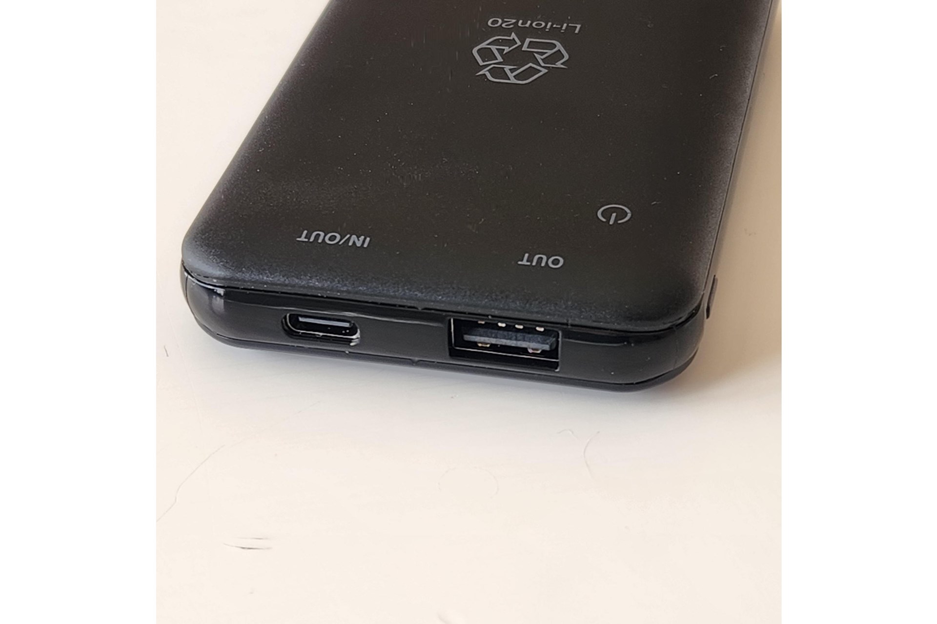 側面のポート構成。USB Type-C時代の今、必要十分といえる