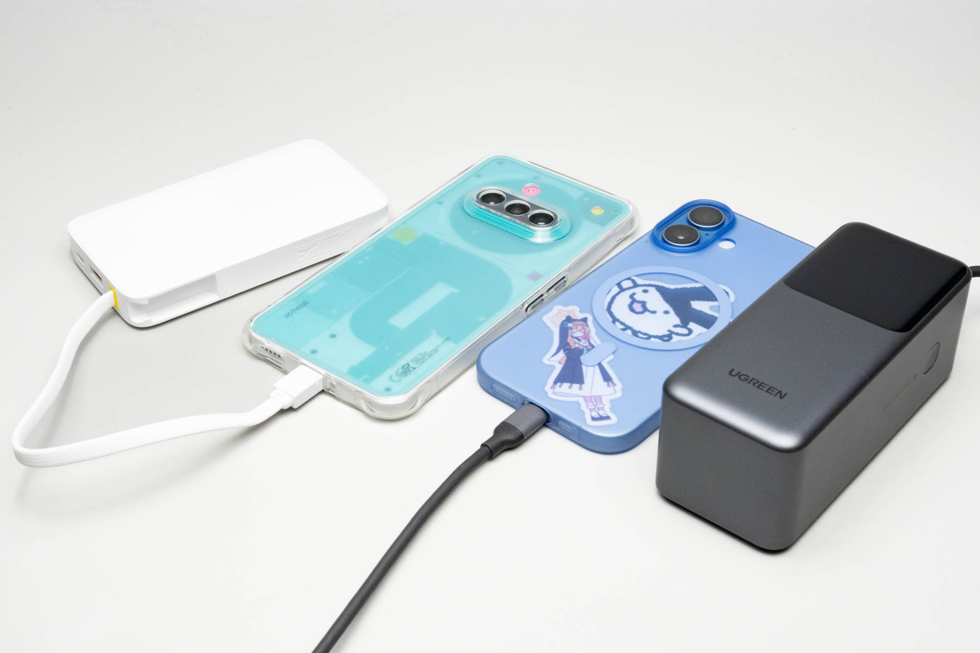 モバイルバッテリー複数台で、複数の機器を充電するようにしました