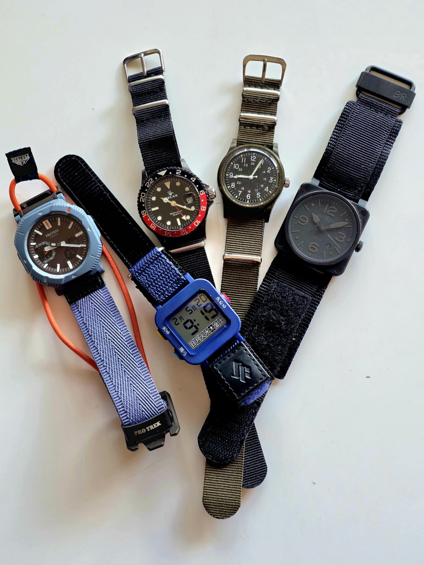 ベルクロベルトを採用した筆者のコレクションと唯一のデジタル”やさしい時計”の比較