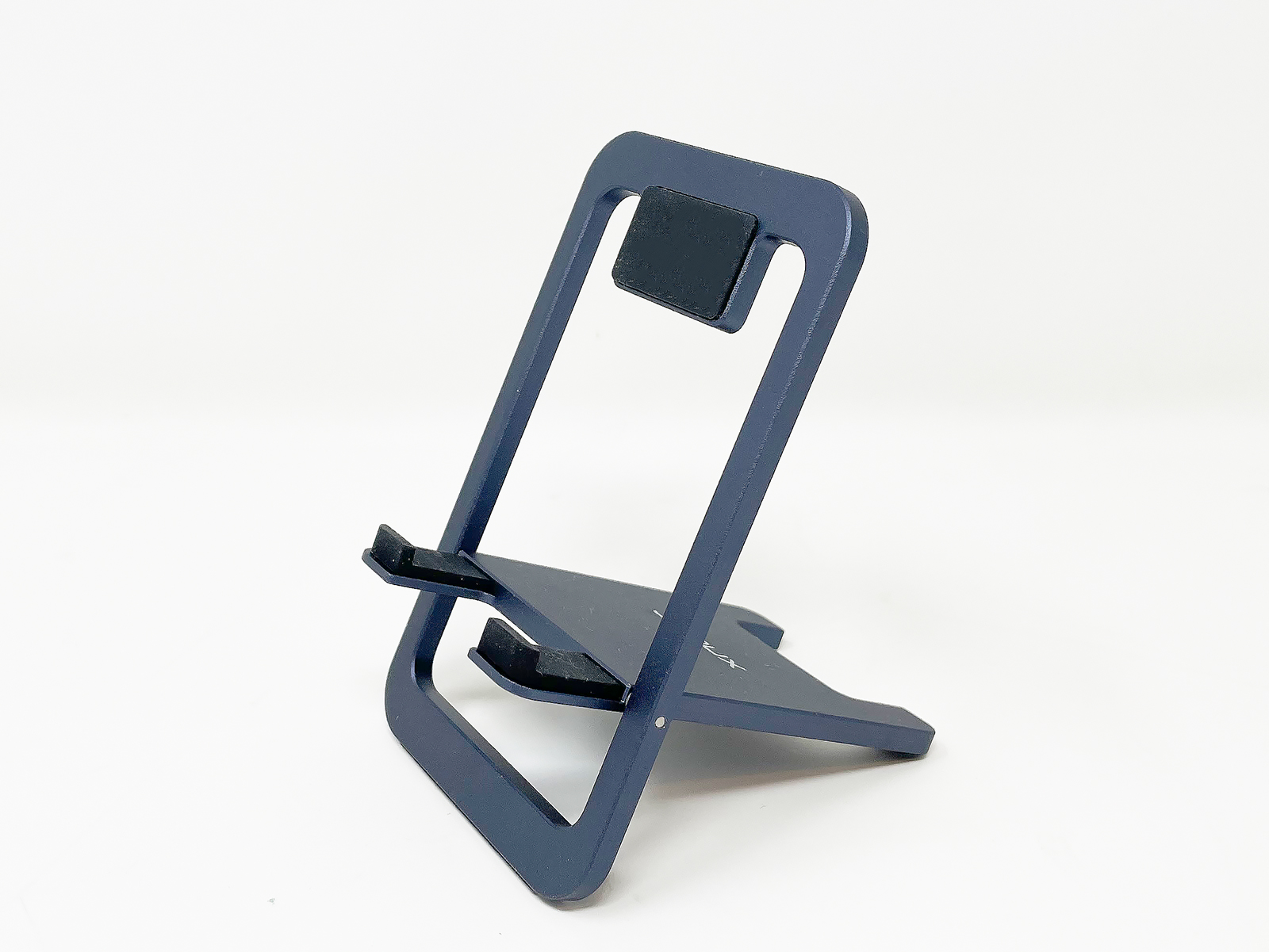 JSAUXというブランドの携帯スマホスタンド。同様の形状のスタンドは検索するとたくさん出てきます。